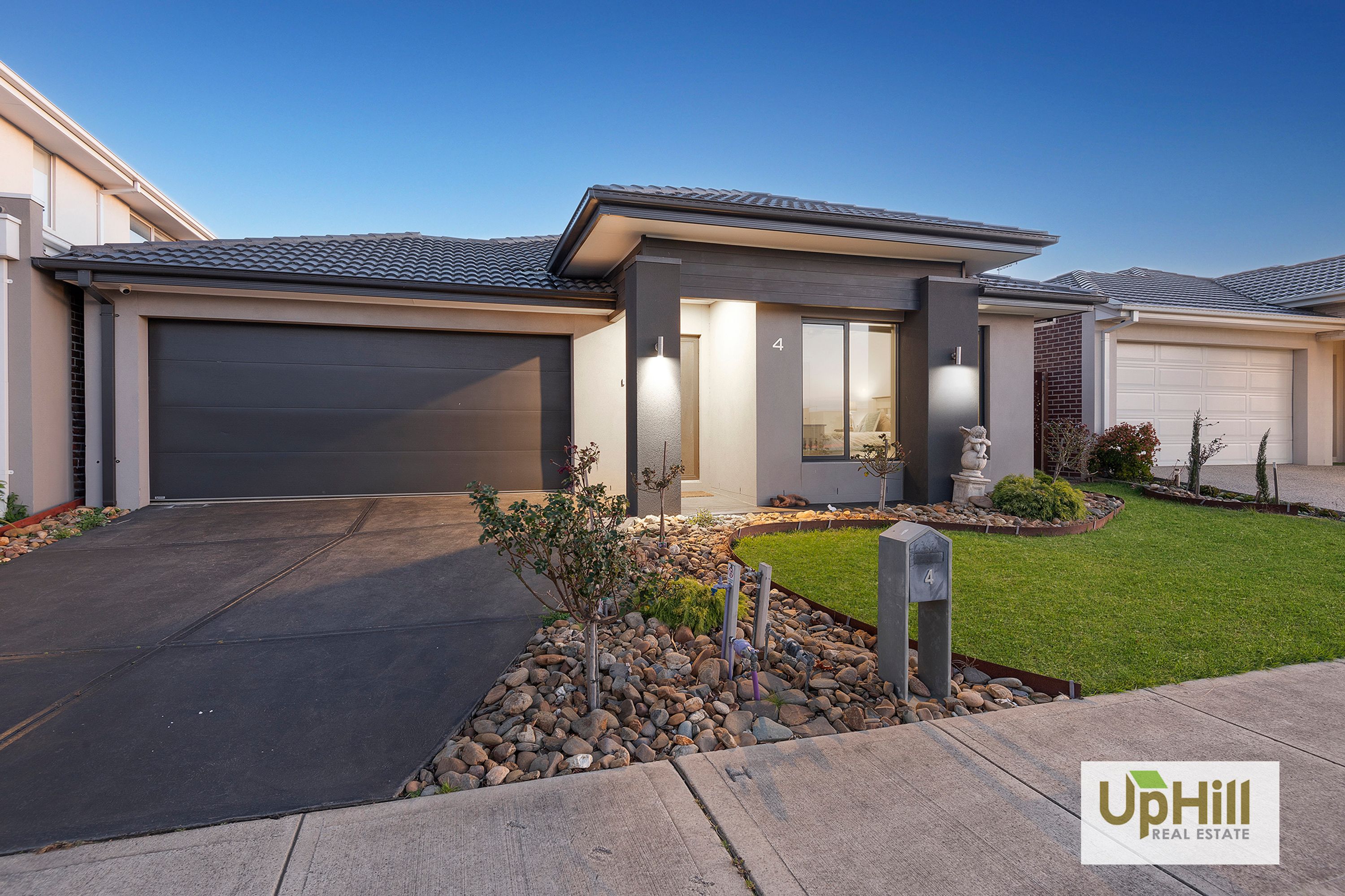 4 Charolais Way, Clyde North - Thumbnail 2