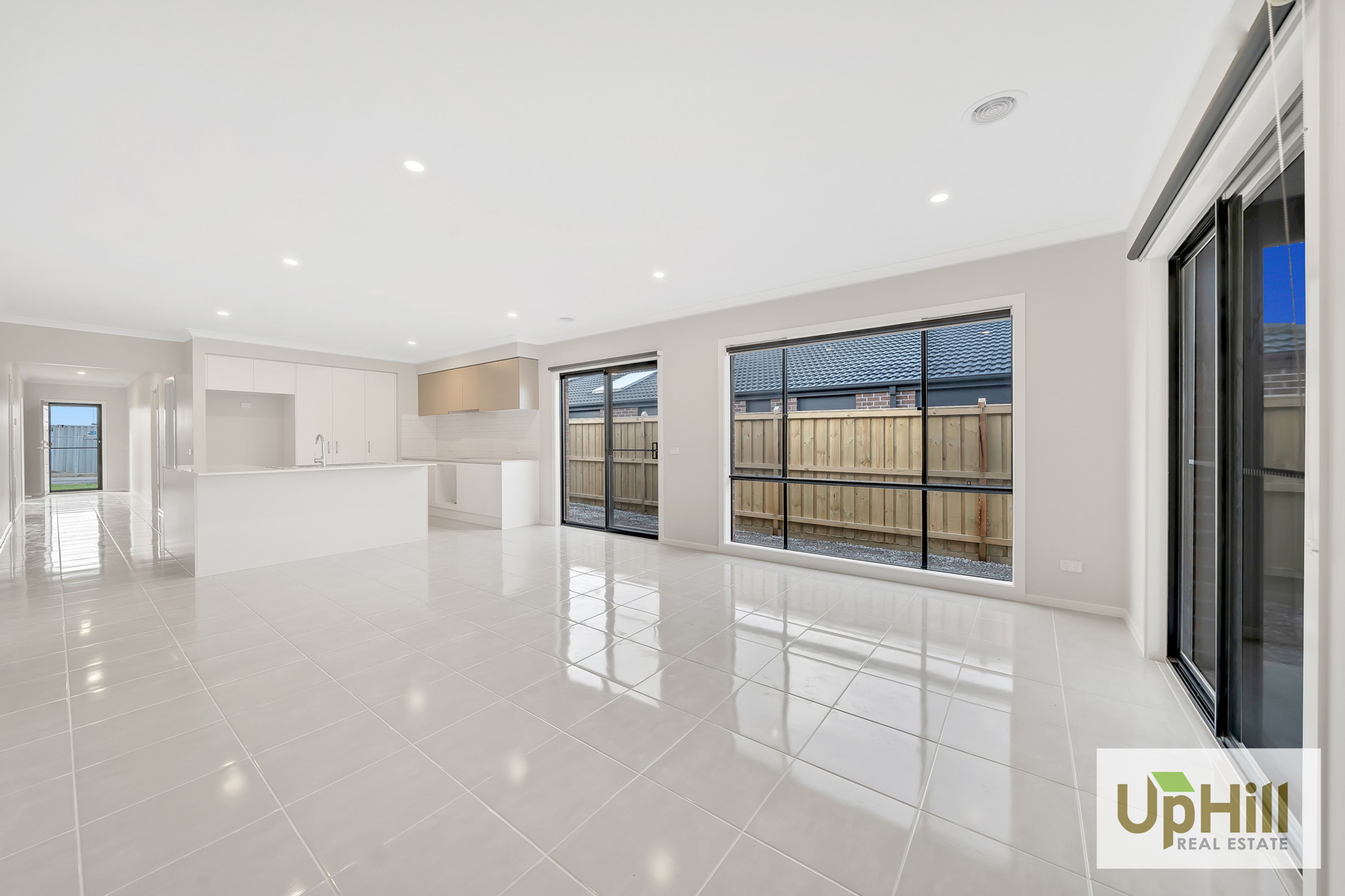 25 PARAGON DRIVE, Clyde North - Thumbnail 6