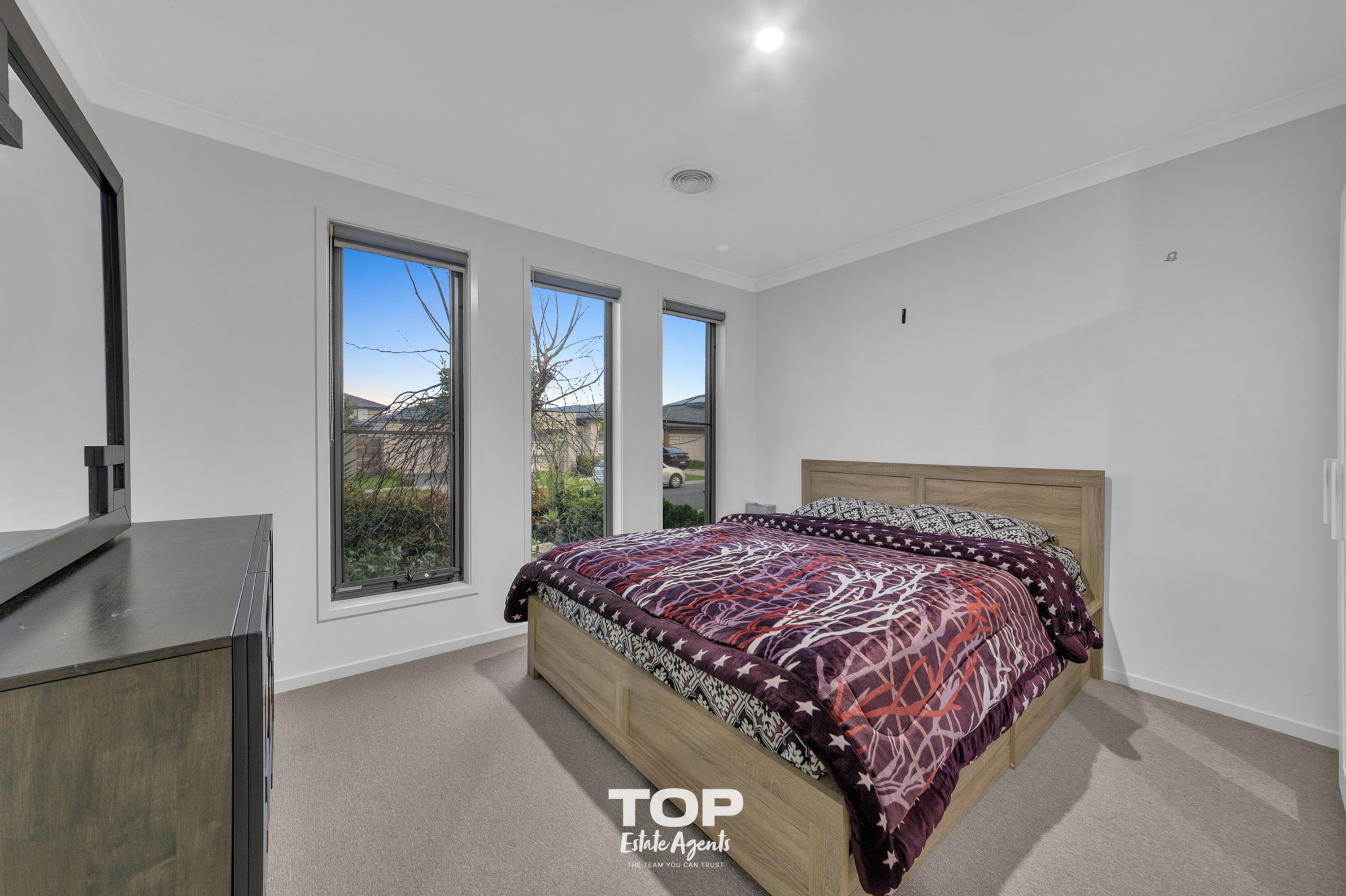 6 Barcelona Avenue, Clyde North - Thumbnail 8