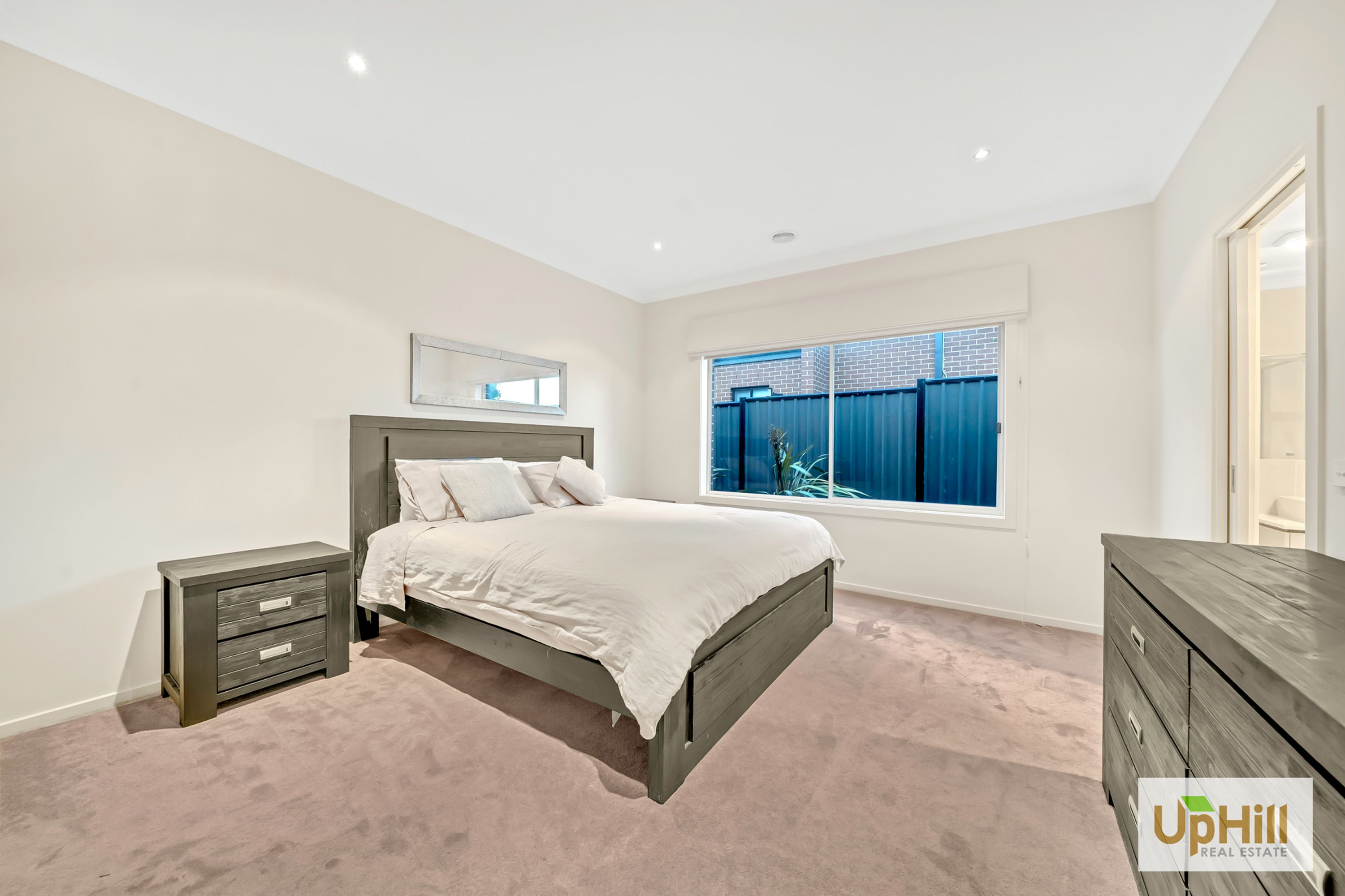 3 SHIRE WALK, Clyde North - Thumbnail 2
