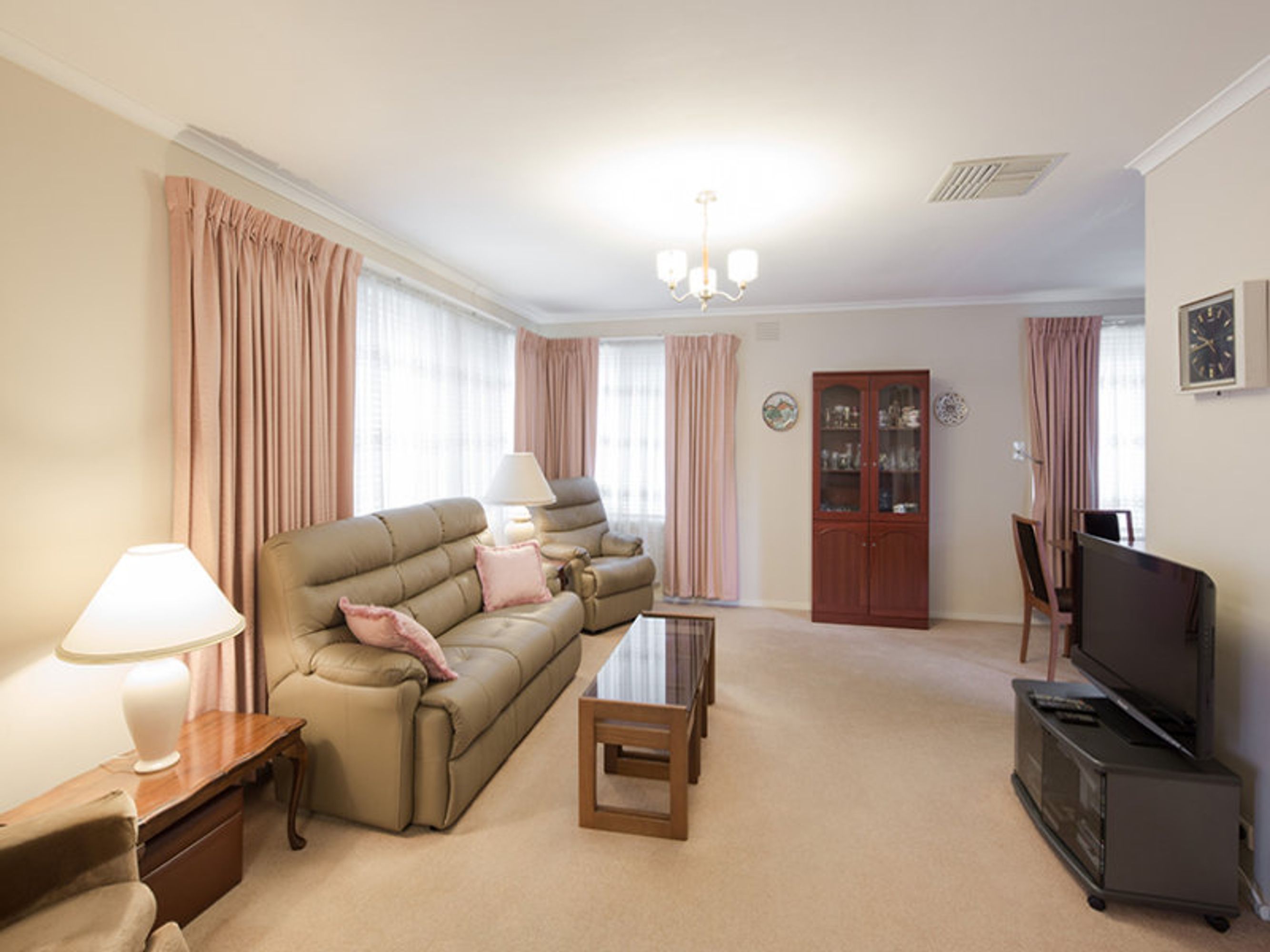 2 Folkestone Crescent, Springvale South - Thumbnail 2