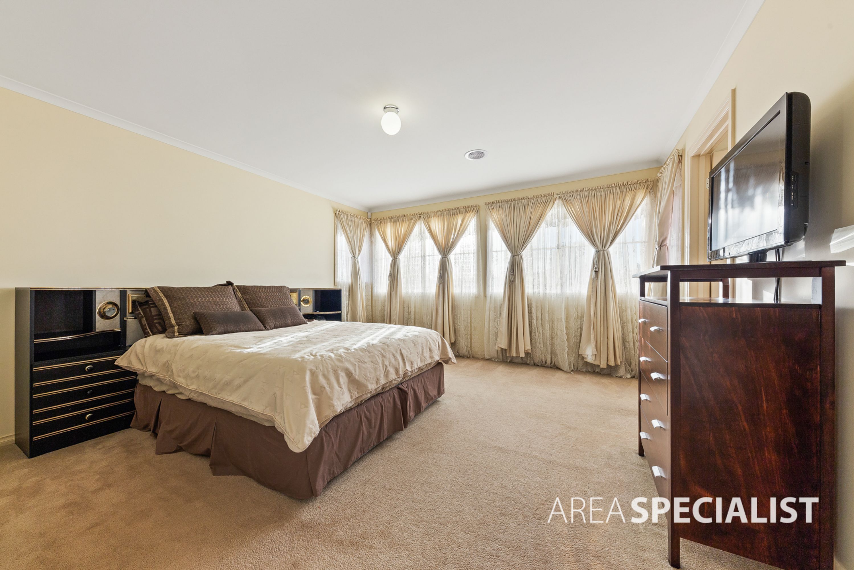 10 Faddie Street, Cairnlea VIC 3023, Cairnlea - Thumbnail 4
