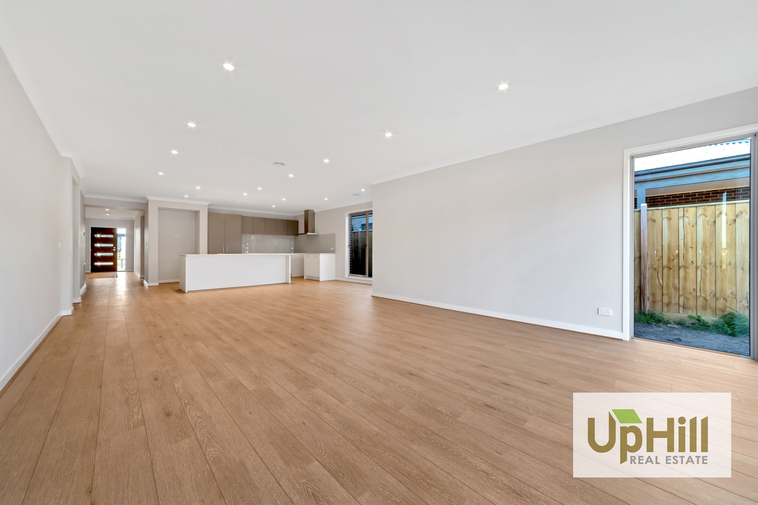47 GRANDSTAND CRESCENT, Clyde North - Thumbnail 3