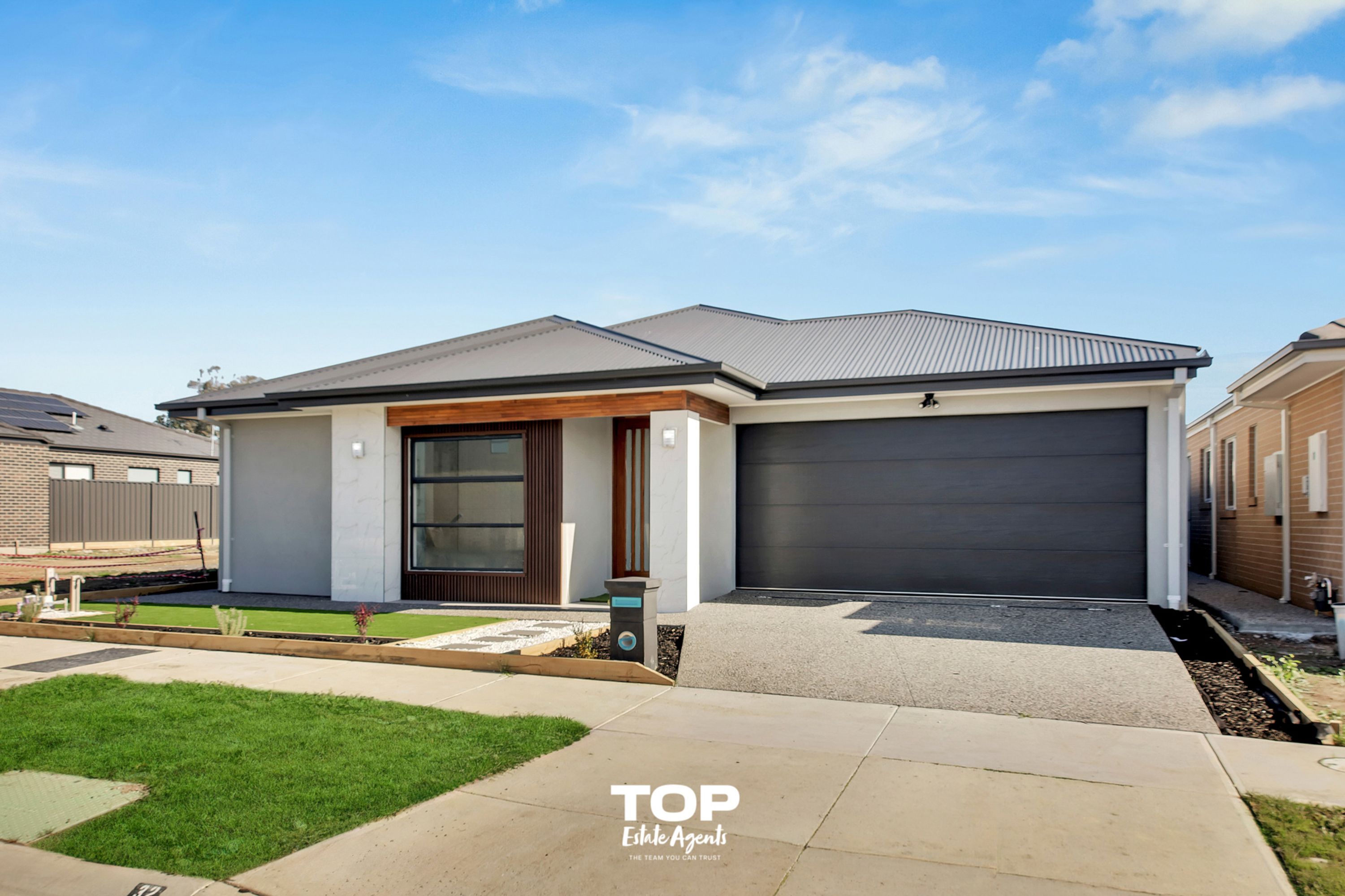 32 Somerford Drive, Clyde North - Thumbnail 2