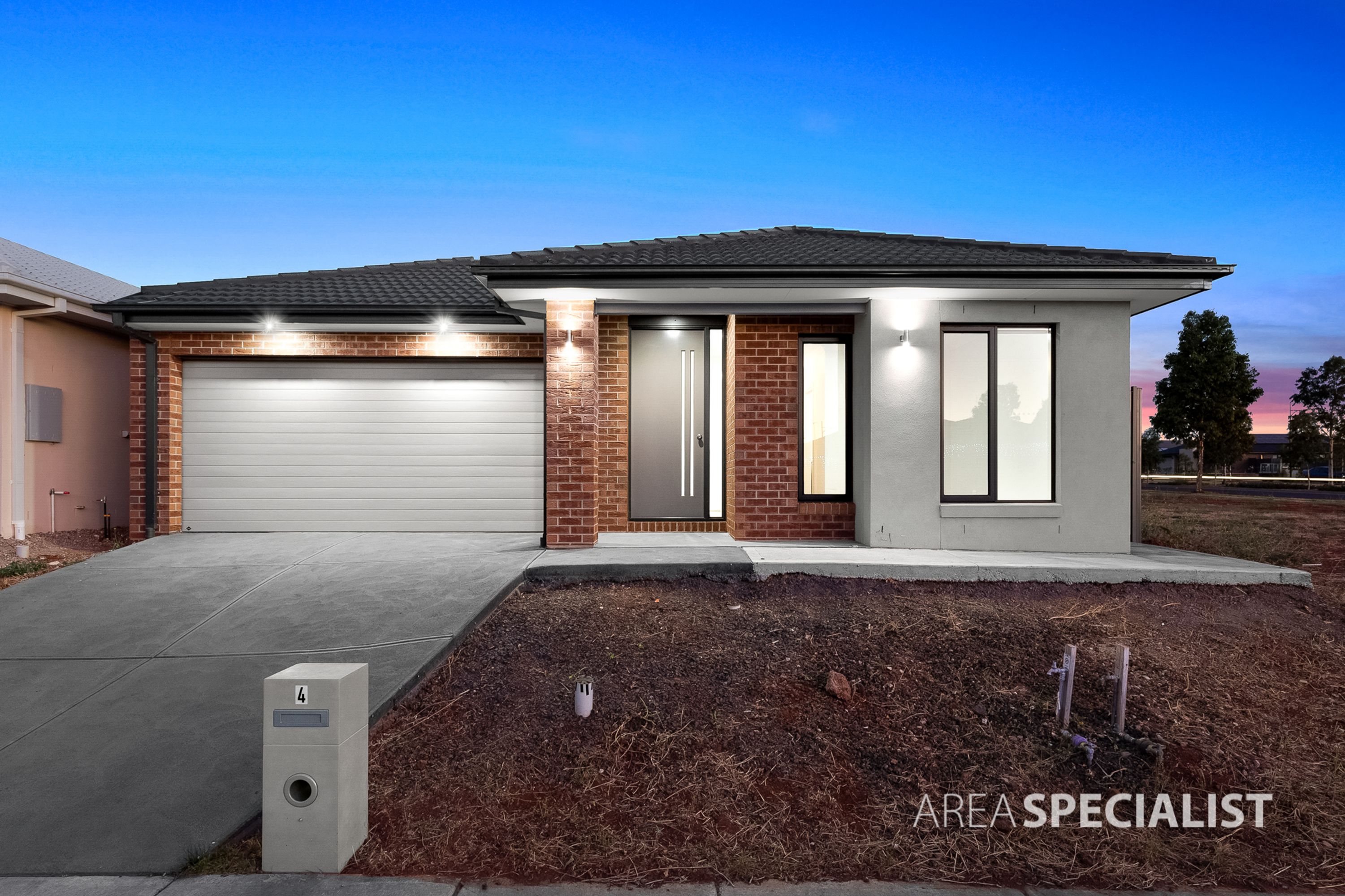 4 Ambervue Drive, Cobblebank VIC 3338, Cobblebank - Thumbnail 2