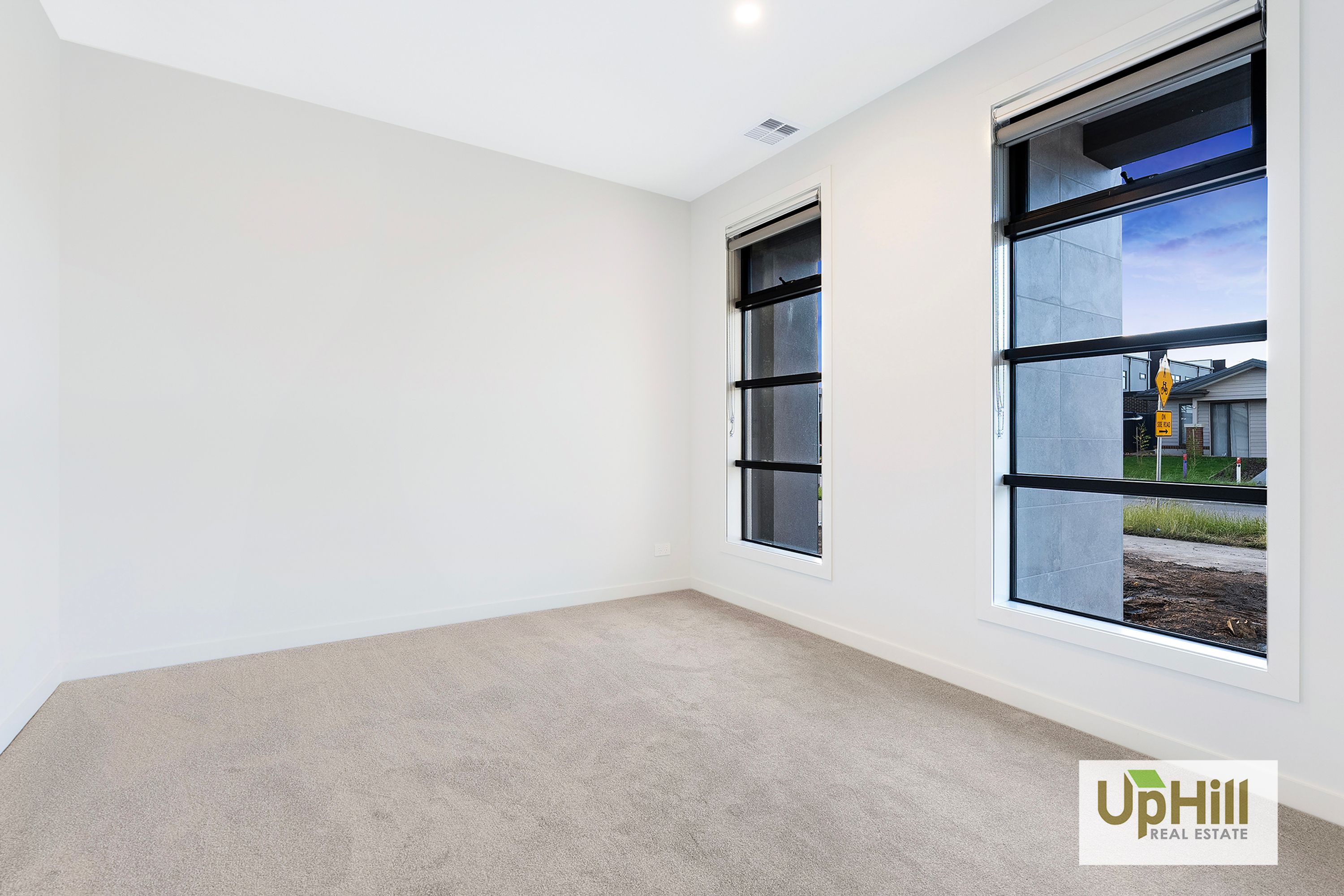 28 Cavern Boulevard, Clyde North - Thumbnail 4