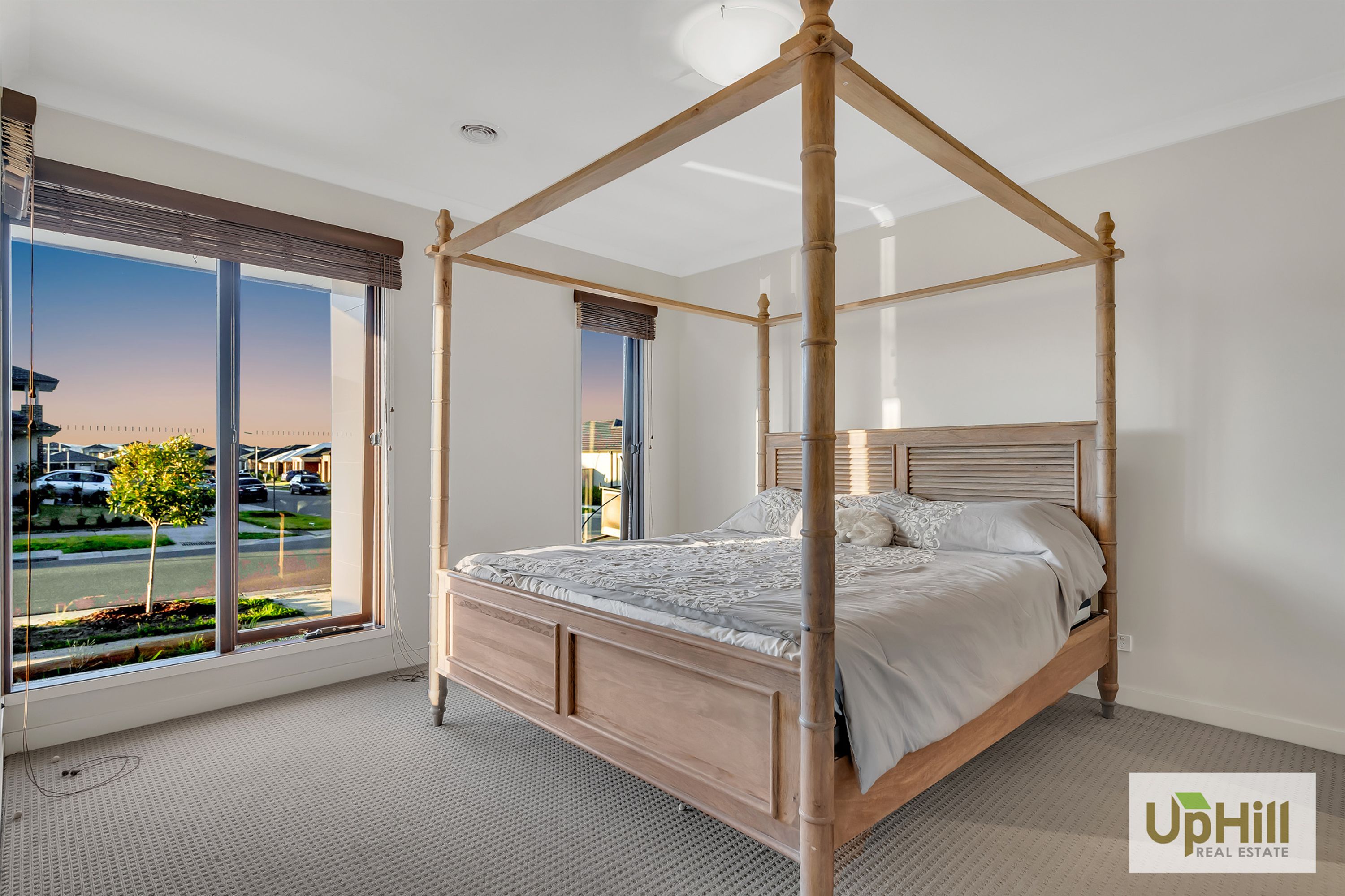 30 COMPTON WAY, Clyde North - Thumbnail 2