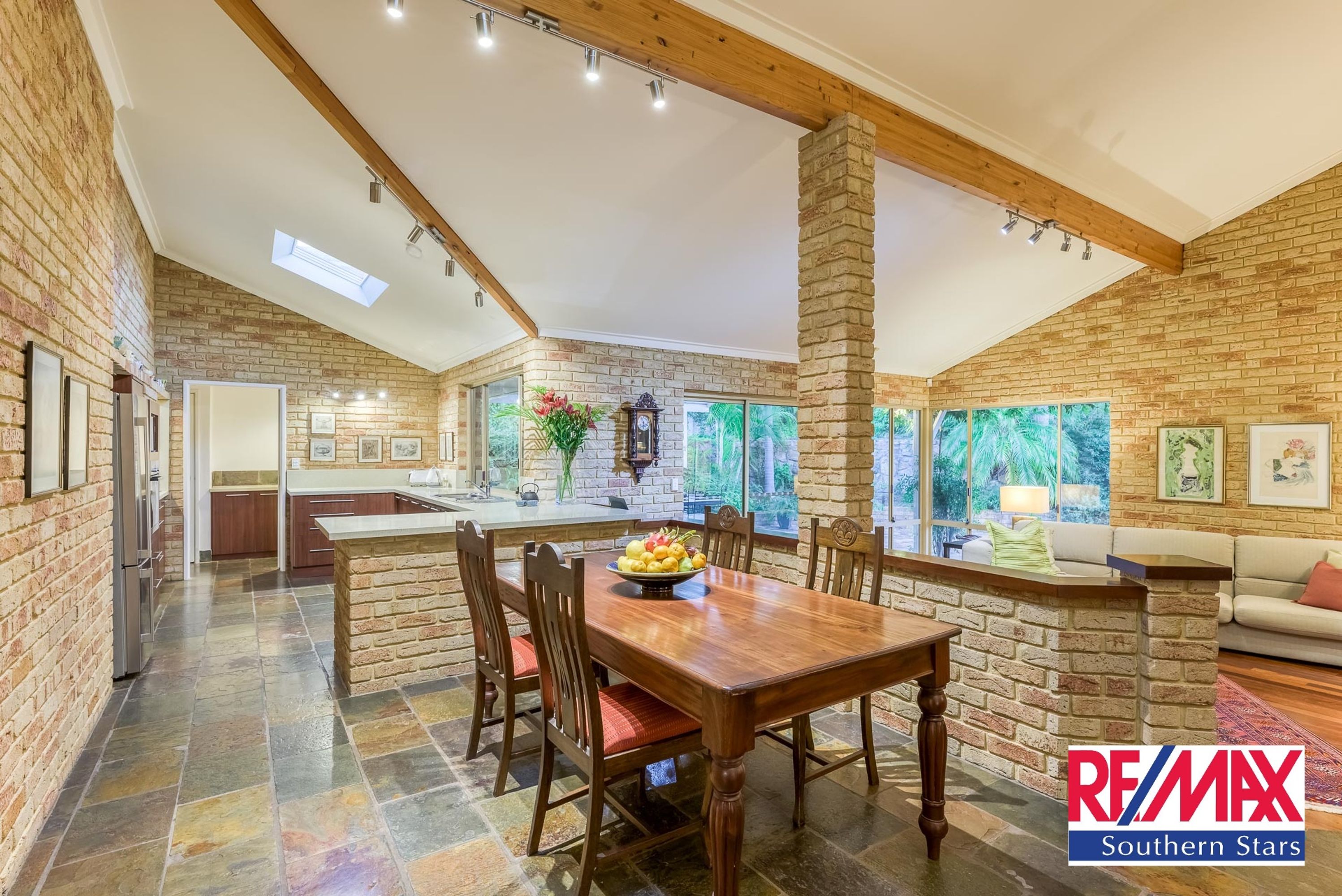 23 Timbrell Way, Leeming - Thumbnail 2