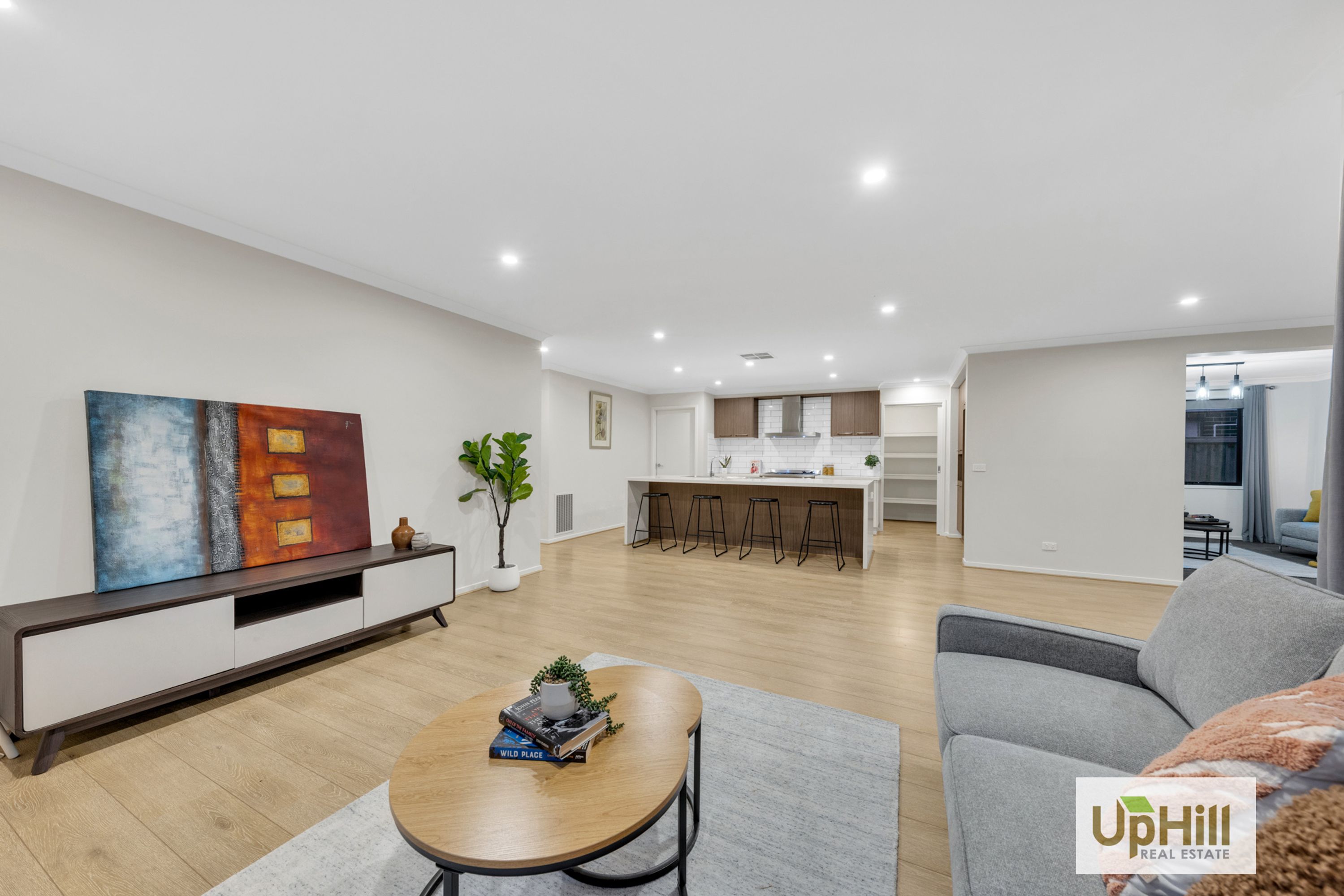 4 Hollybush Avenue, Clyde - Thumbnail 2