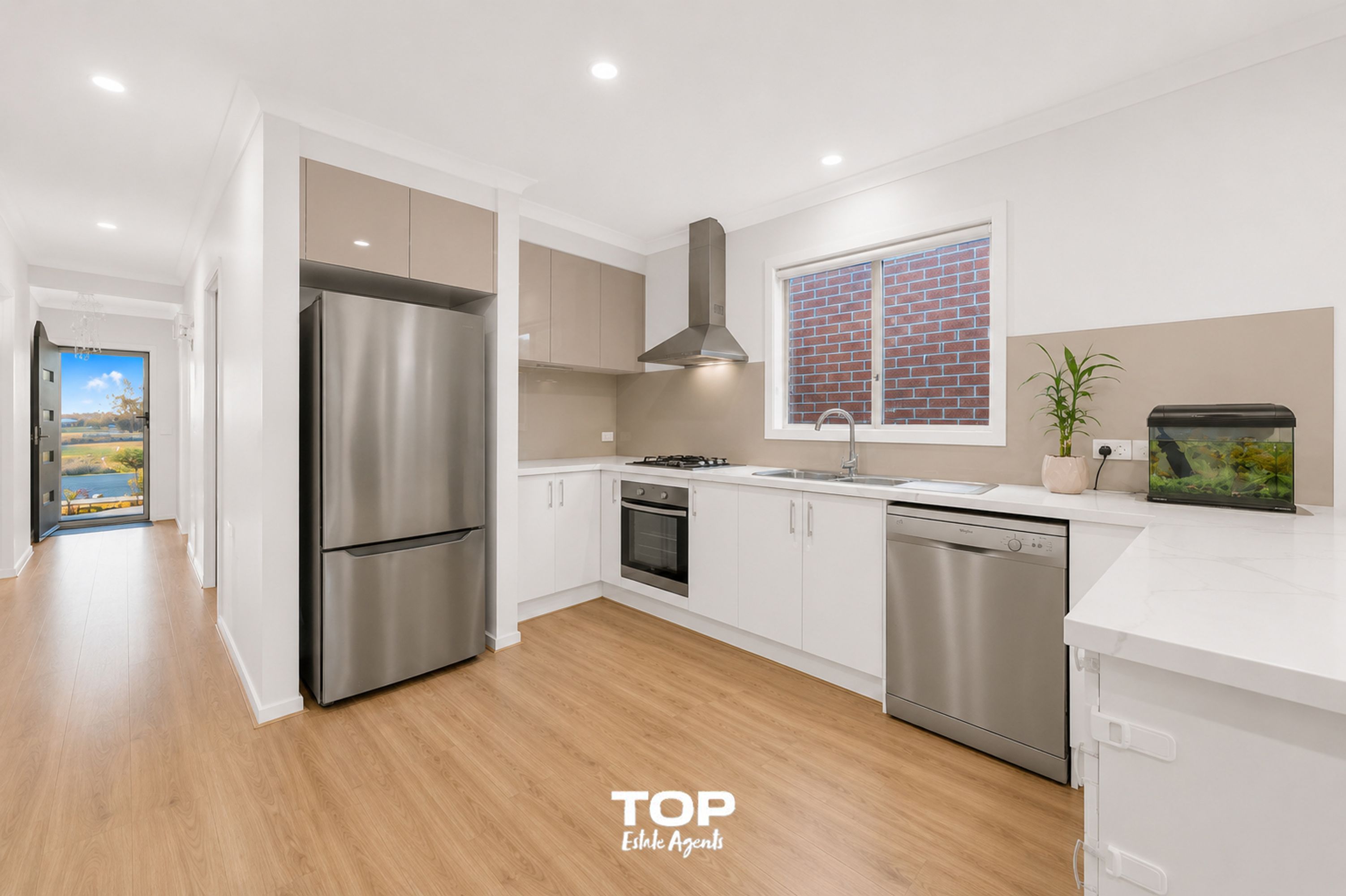 11 Orleana Way, Clyde North - Thumbnail 4