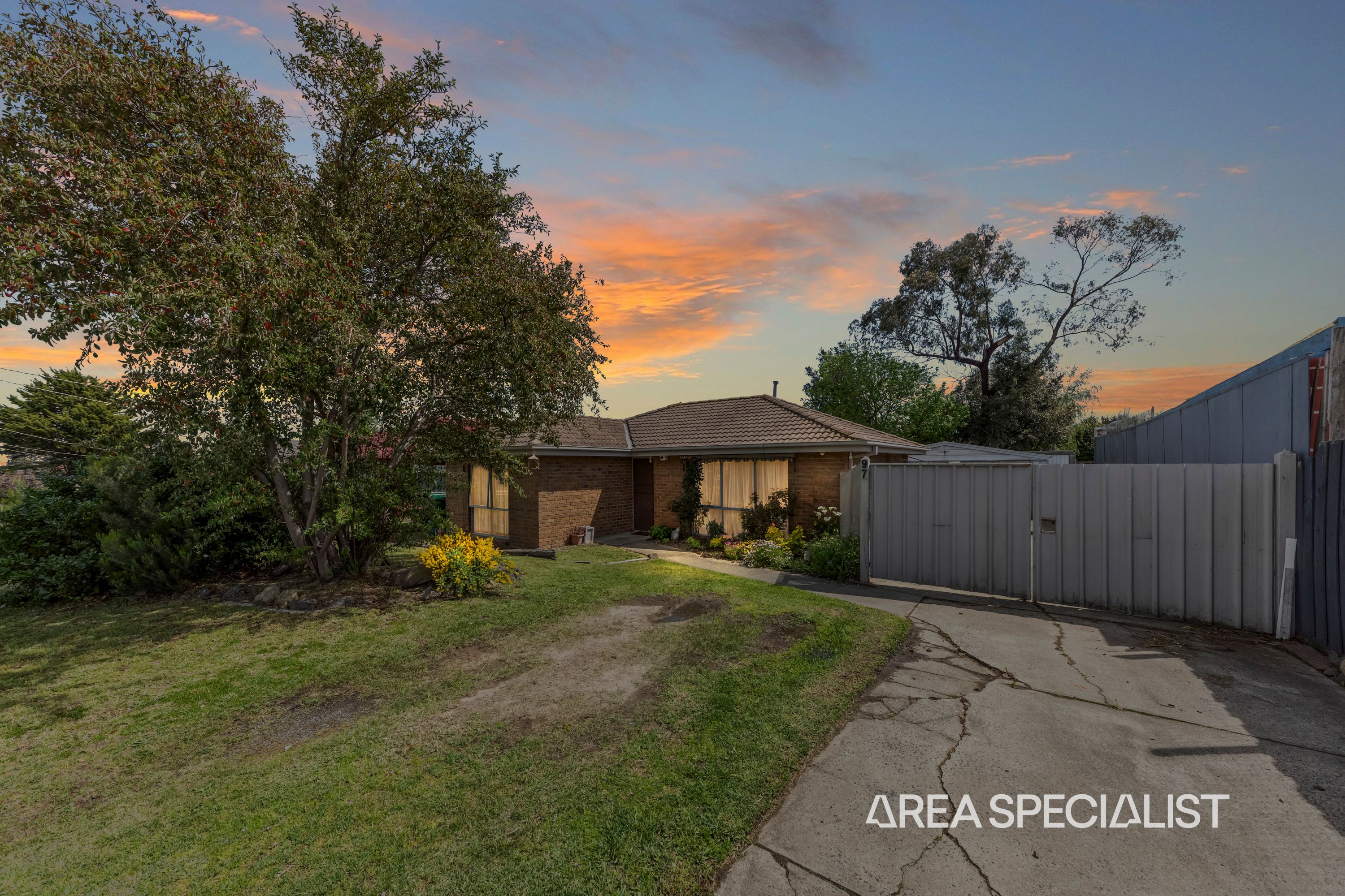 97 Racecourse Road, Pakenham