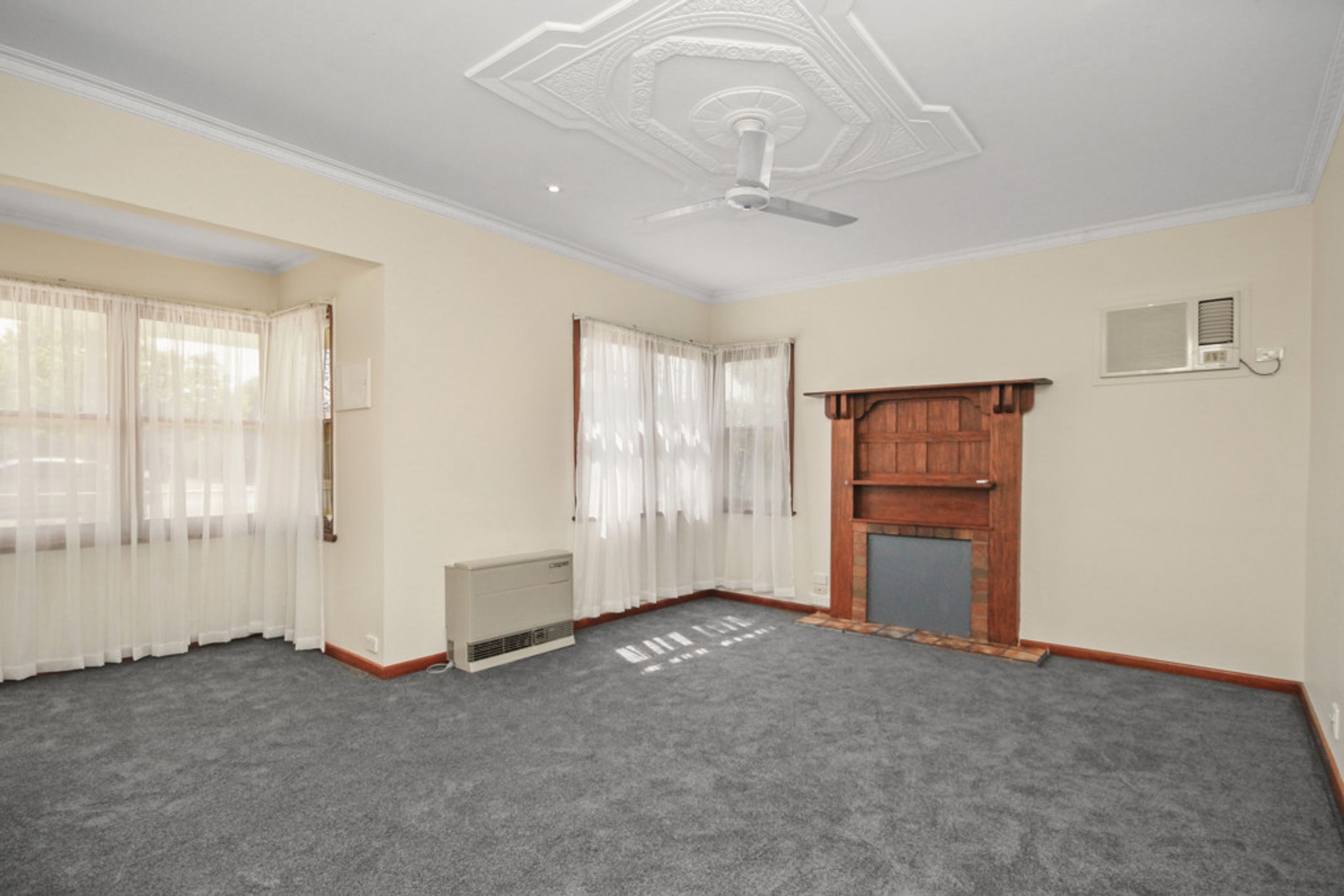 20 Valentine Avenue, Horsham VIC 3400, Horsham - Thumbnail 2