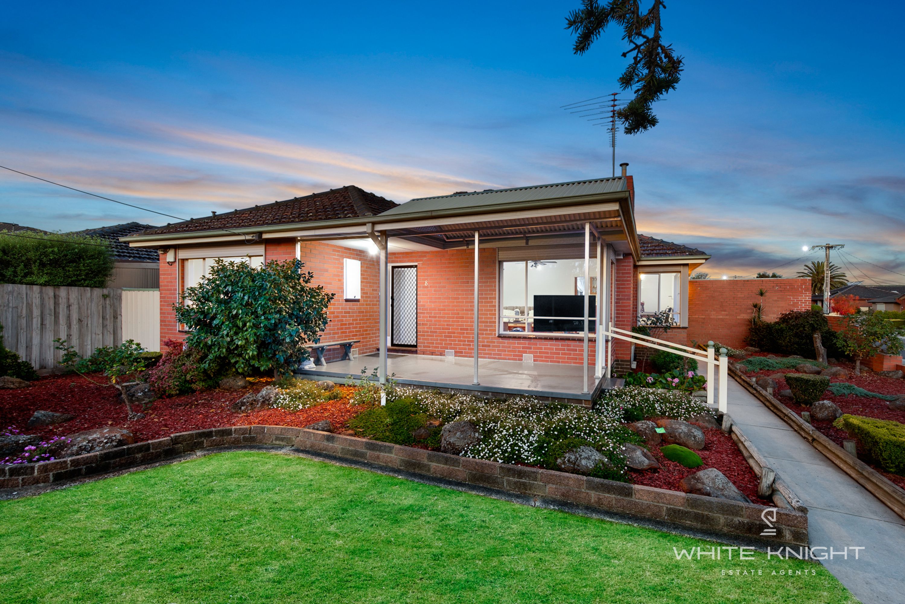 8 Levenia Street, St Albans VIC 3021, St Albans - Thumbnail 2