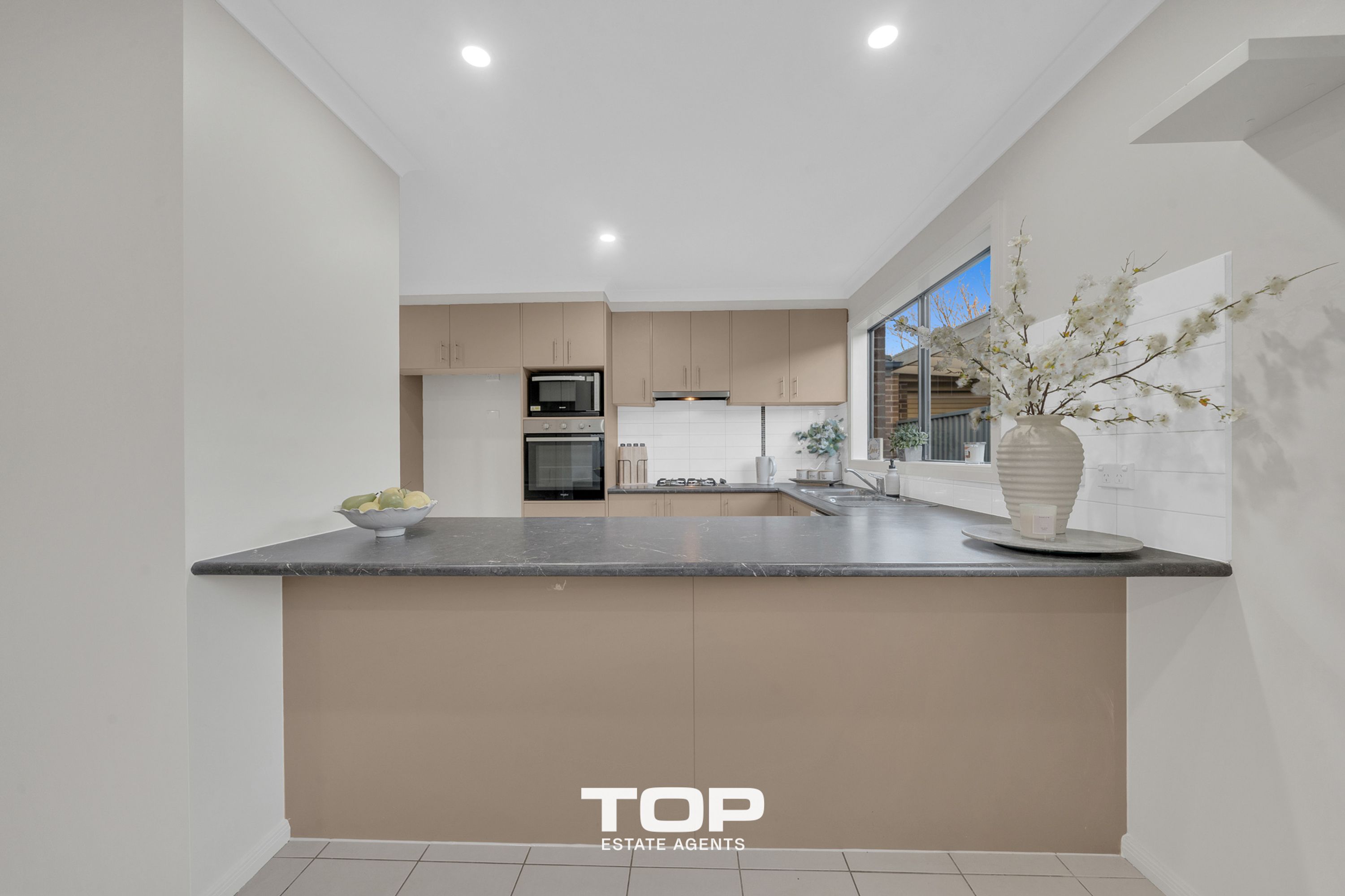 67 Broad Oak Drive, Cranbourne East - Thumbnail 4