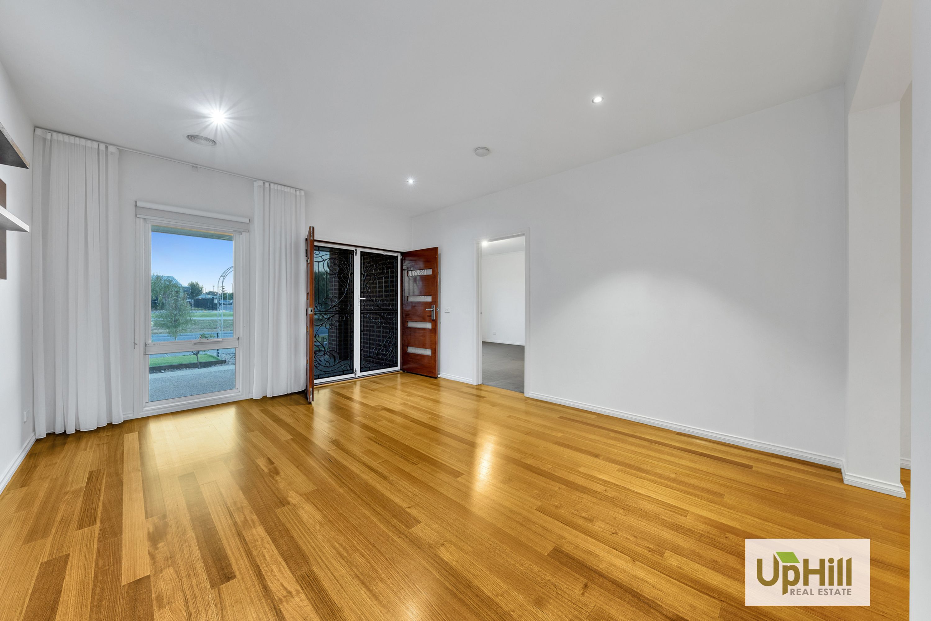 62 Ferrari Drive, Cranbourne East - Thumbnail 4