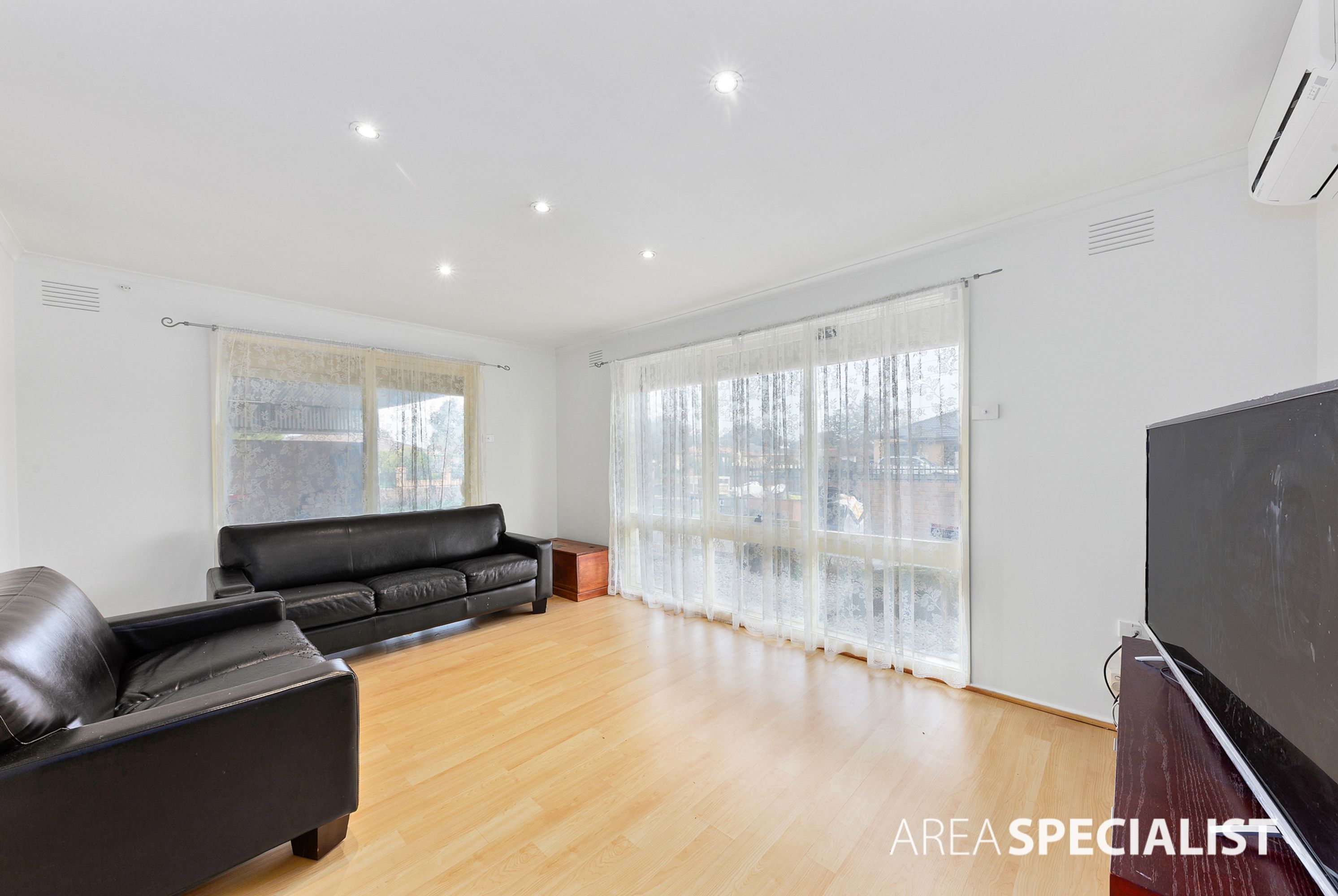 31 Camelot Drive, Albanvale VIC 3021, Albanvale - Thumbnail 4