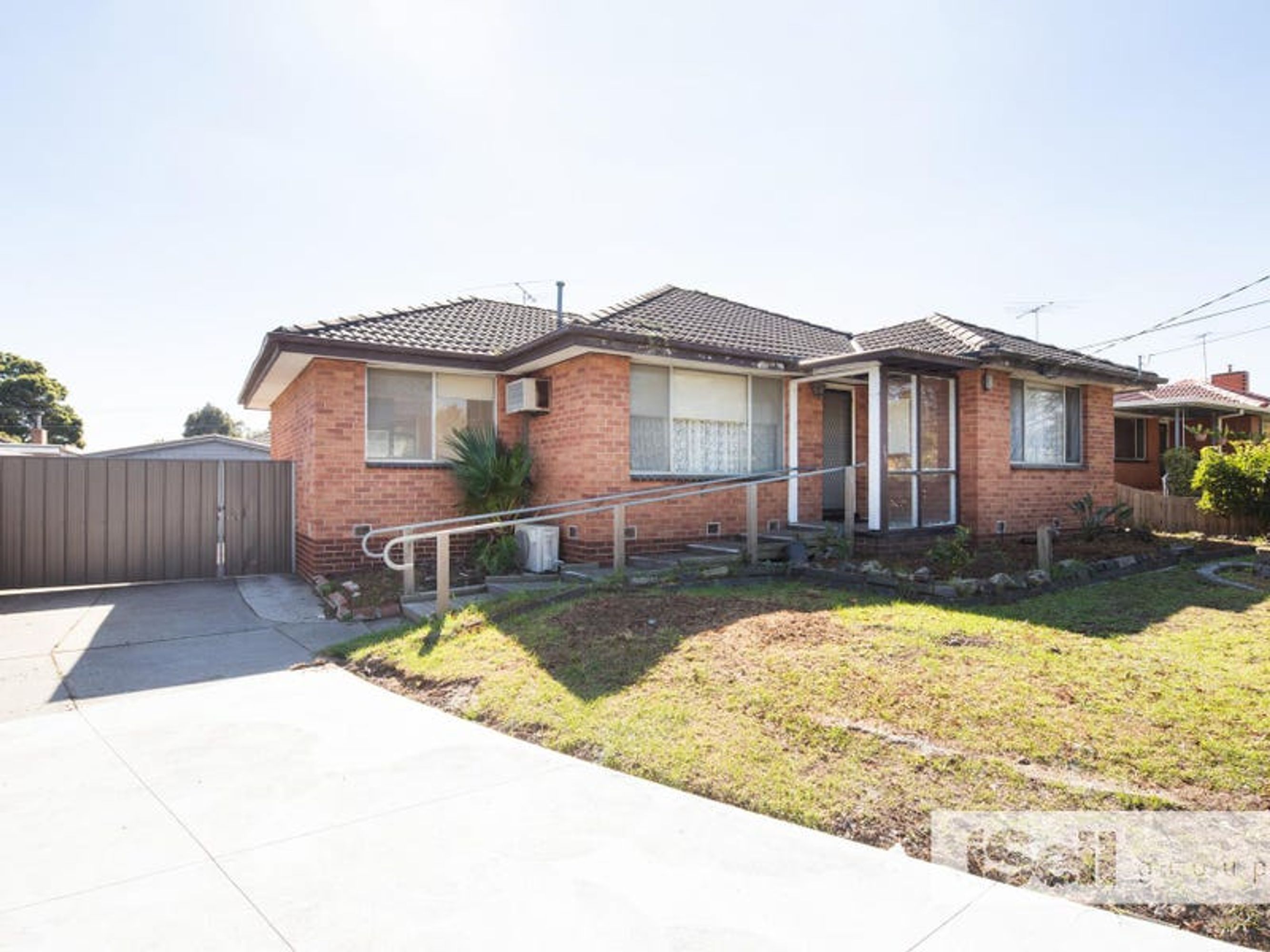 27 Hanleth Avenue