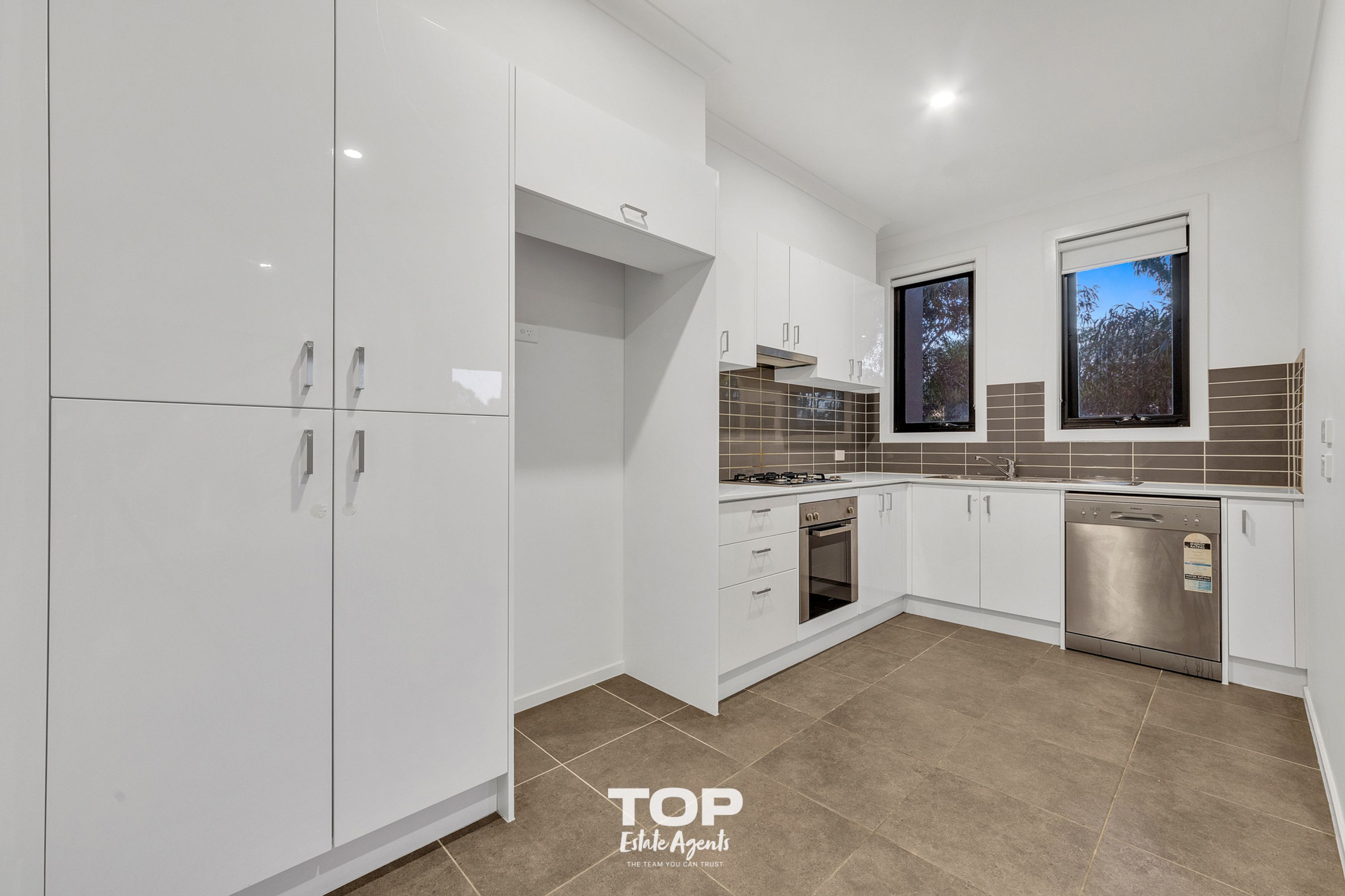 78 Heather Grove, Clyde North - Thumbnail 3
