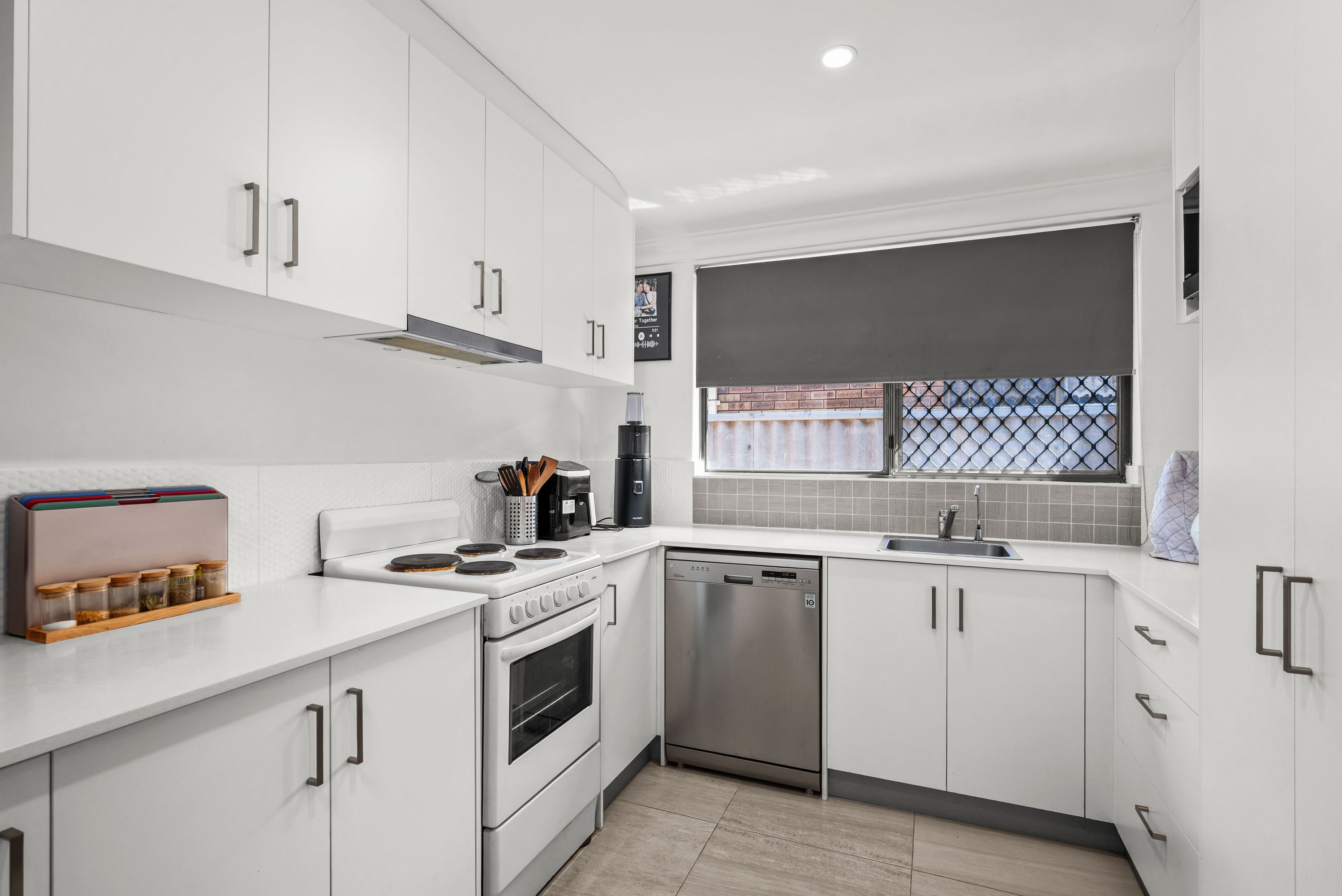 43 Dealy Close, Cannington - Thumbnail 2