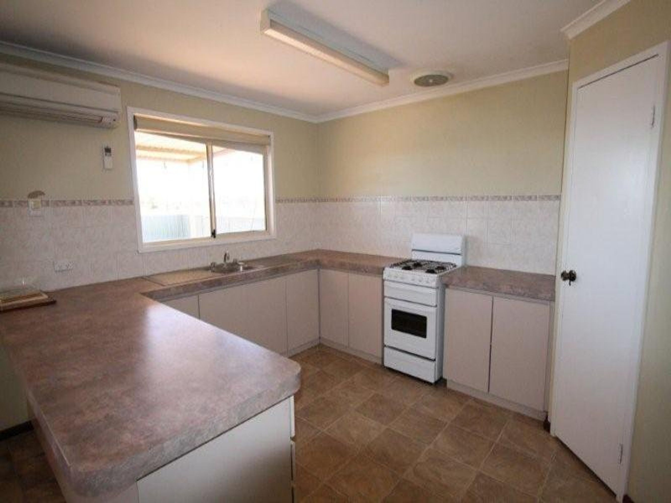 13 Armstrong Way, Newman, Newman - Thumbnail 5