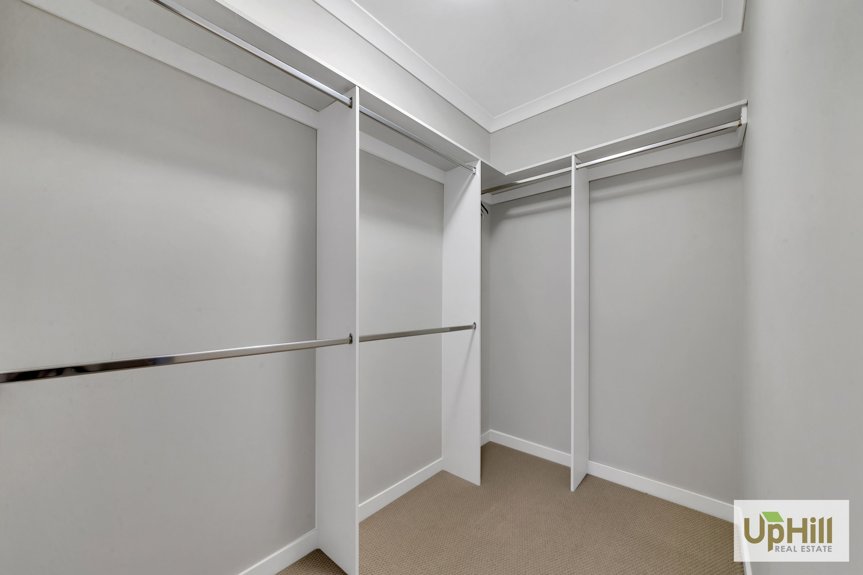 17 Blundy boulevard, Clyde North - Thumbnail 4