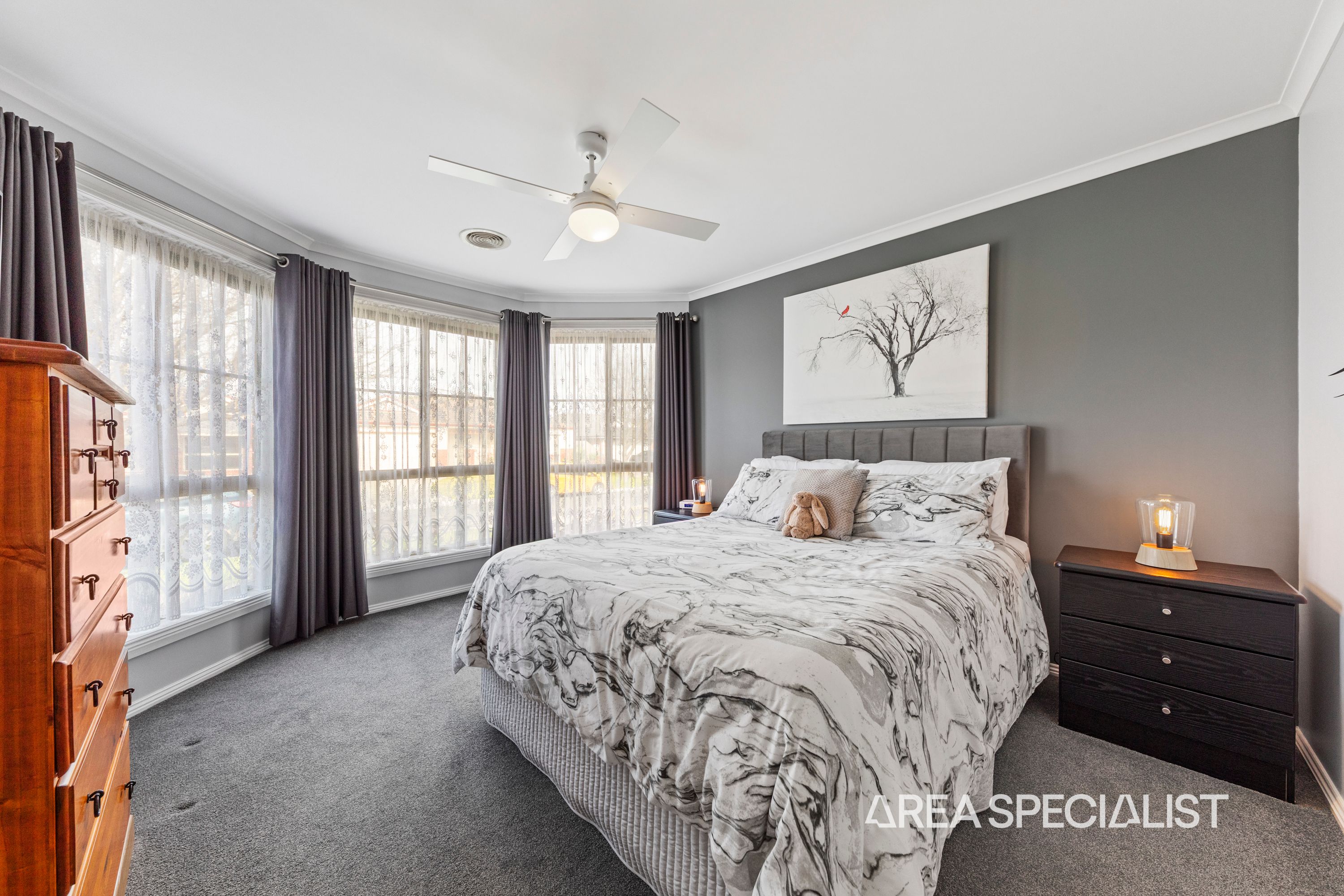 11 Redfern Way, Pakenham - Thumbnail 3
