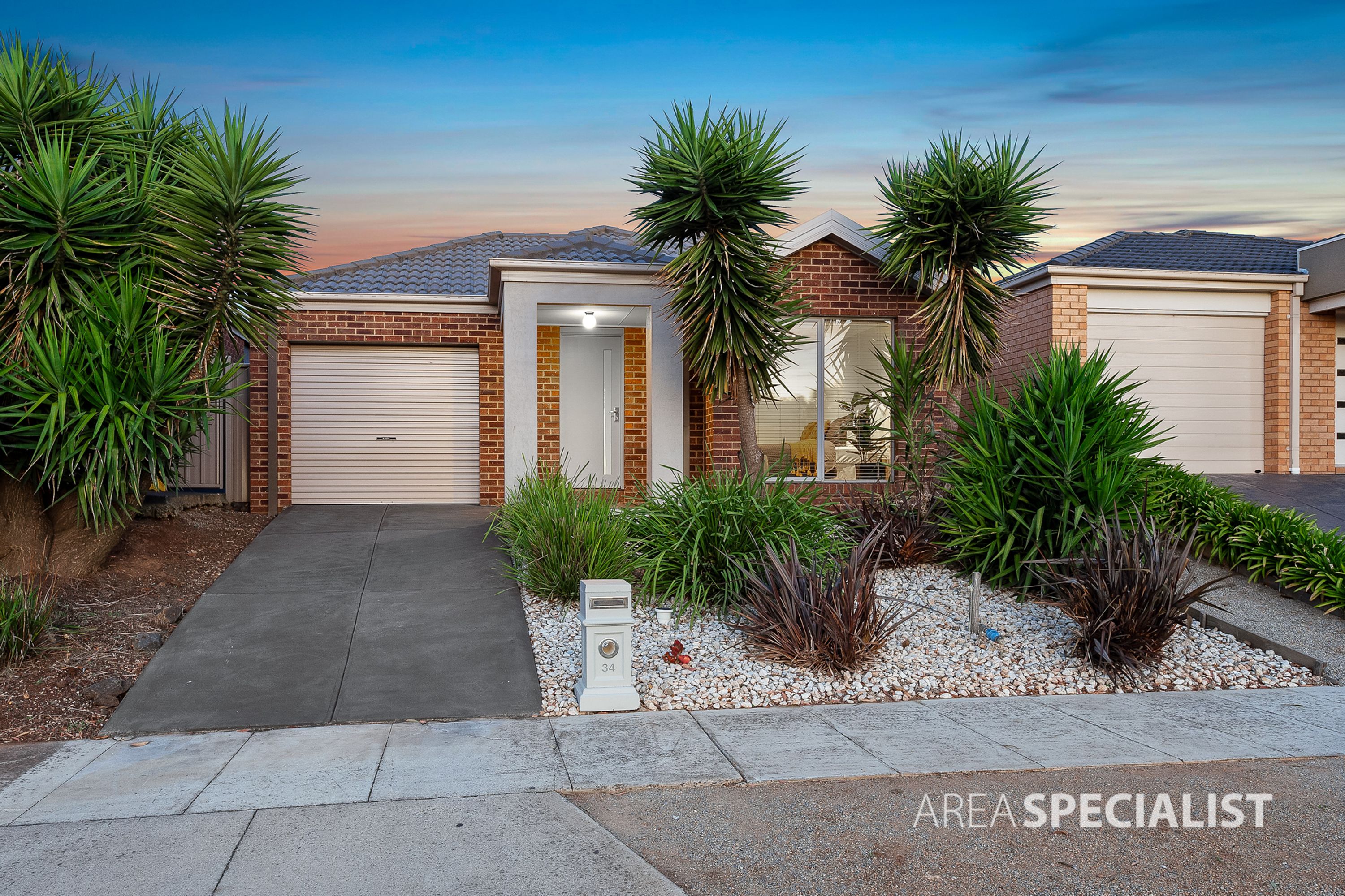 34 Hascombe Drive, Caroline Springs VIC 3023, Caroline Springs - Thumbnail 3