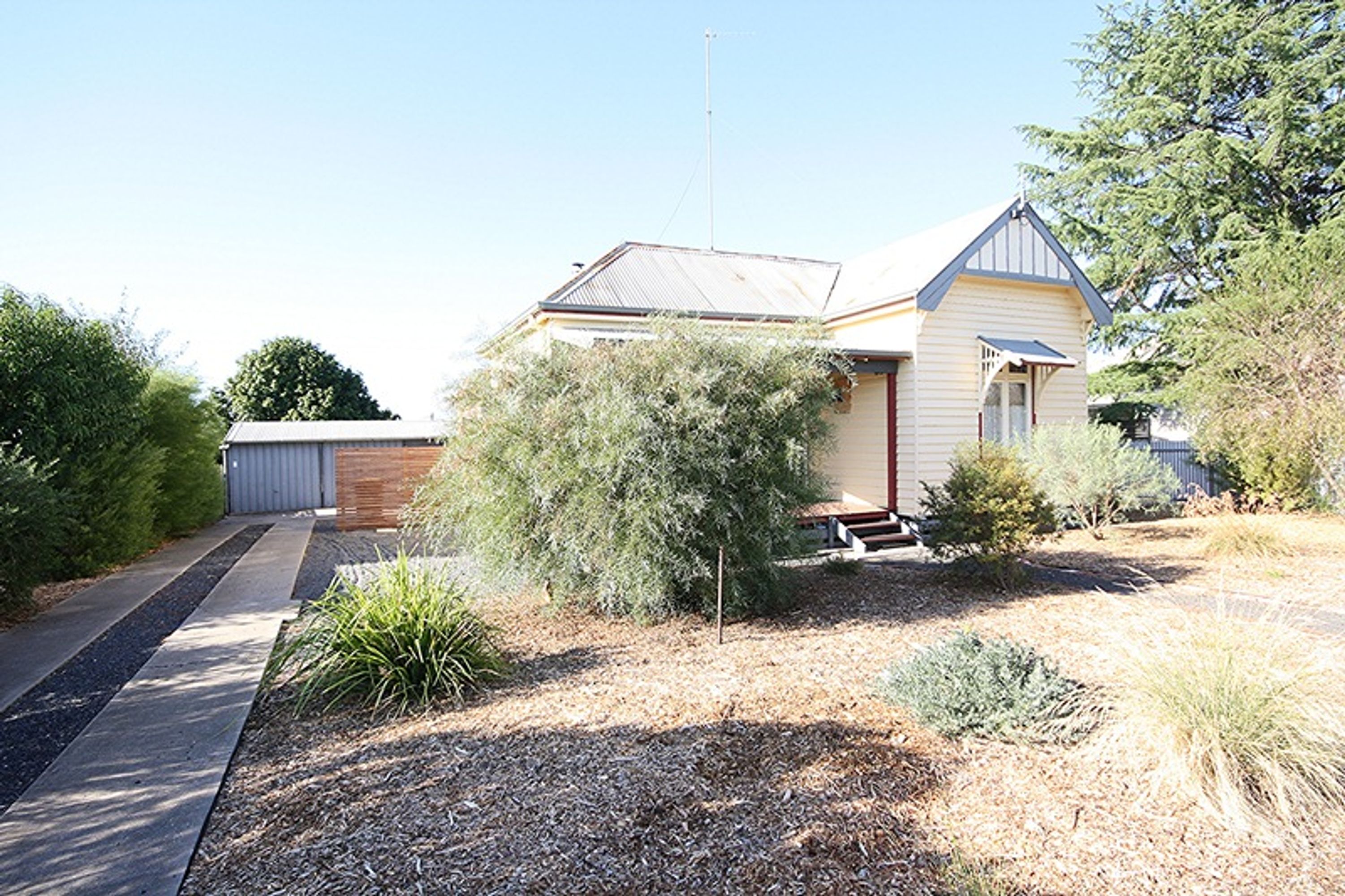 9 Tena Avenue, Horsham VIC 3400, Horsham - Thumbnail 2