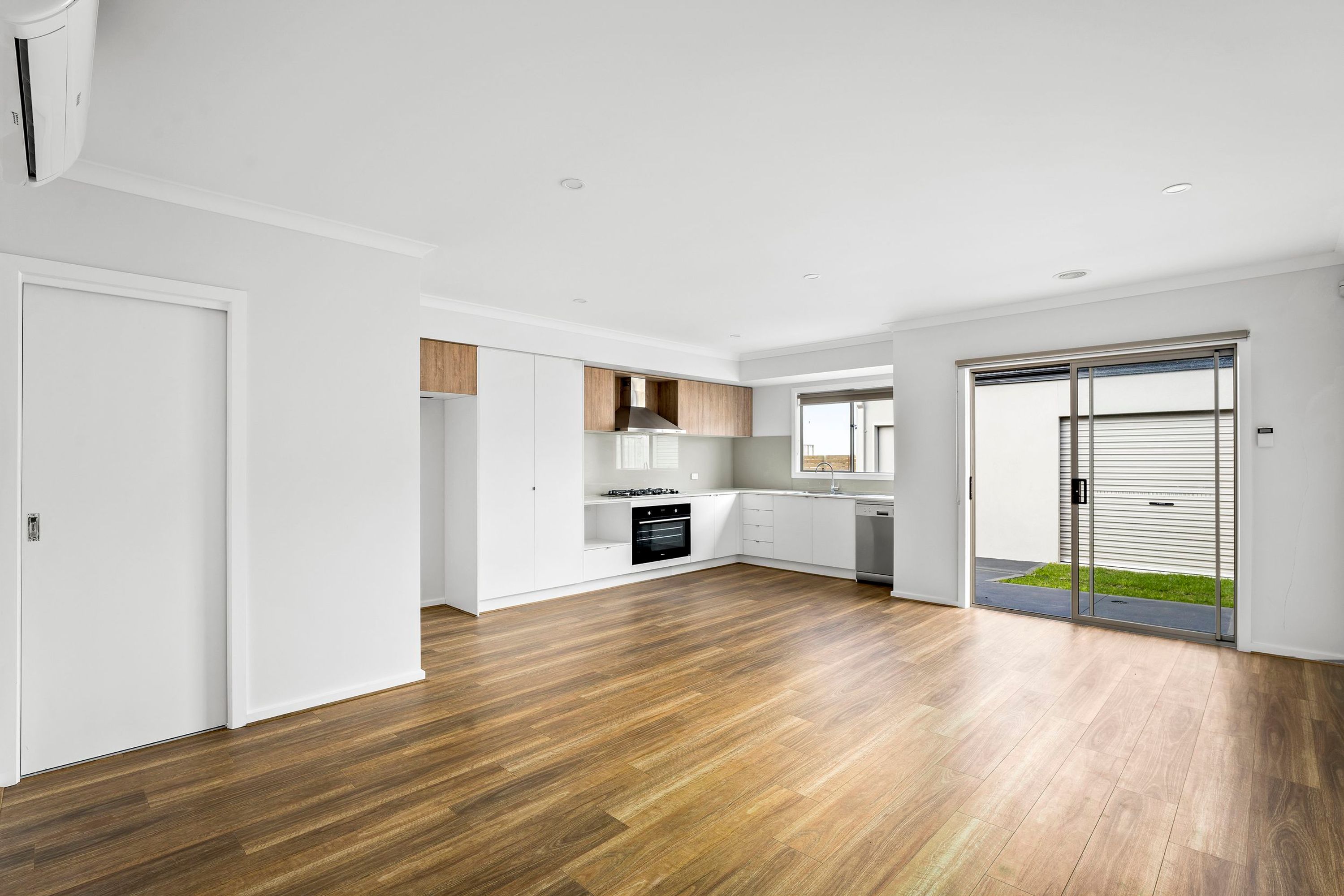 12 Esatto Walk, Wyndham Vale, VIC 3024, Wyndham Vale - Thumbnail 2