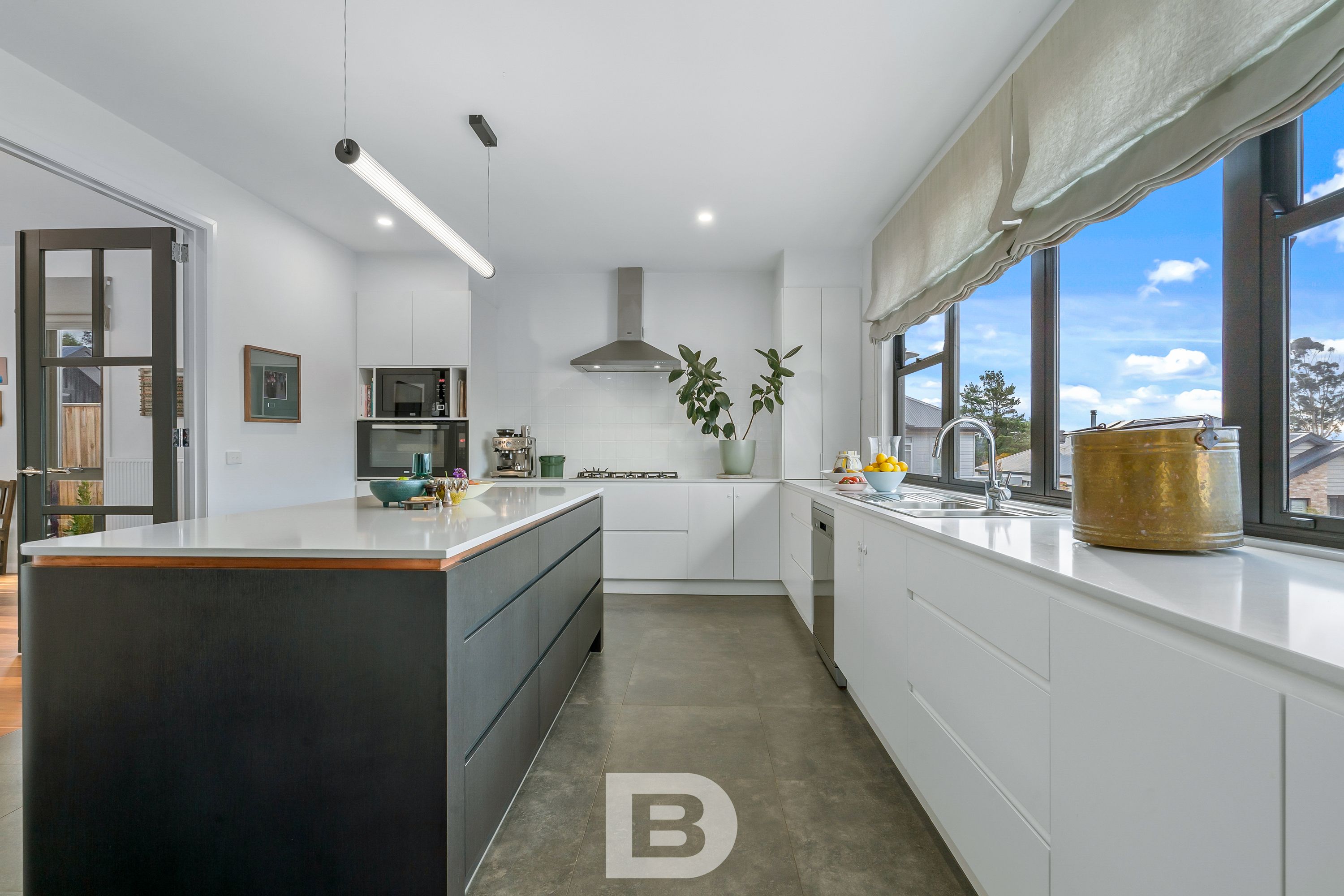 17 CLOVER TREE CIRCUIT, Woodend - Thumbnail 5