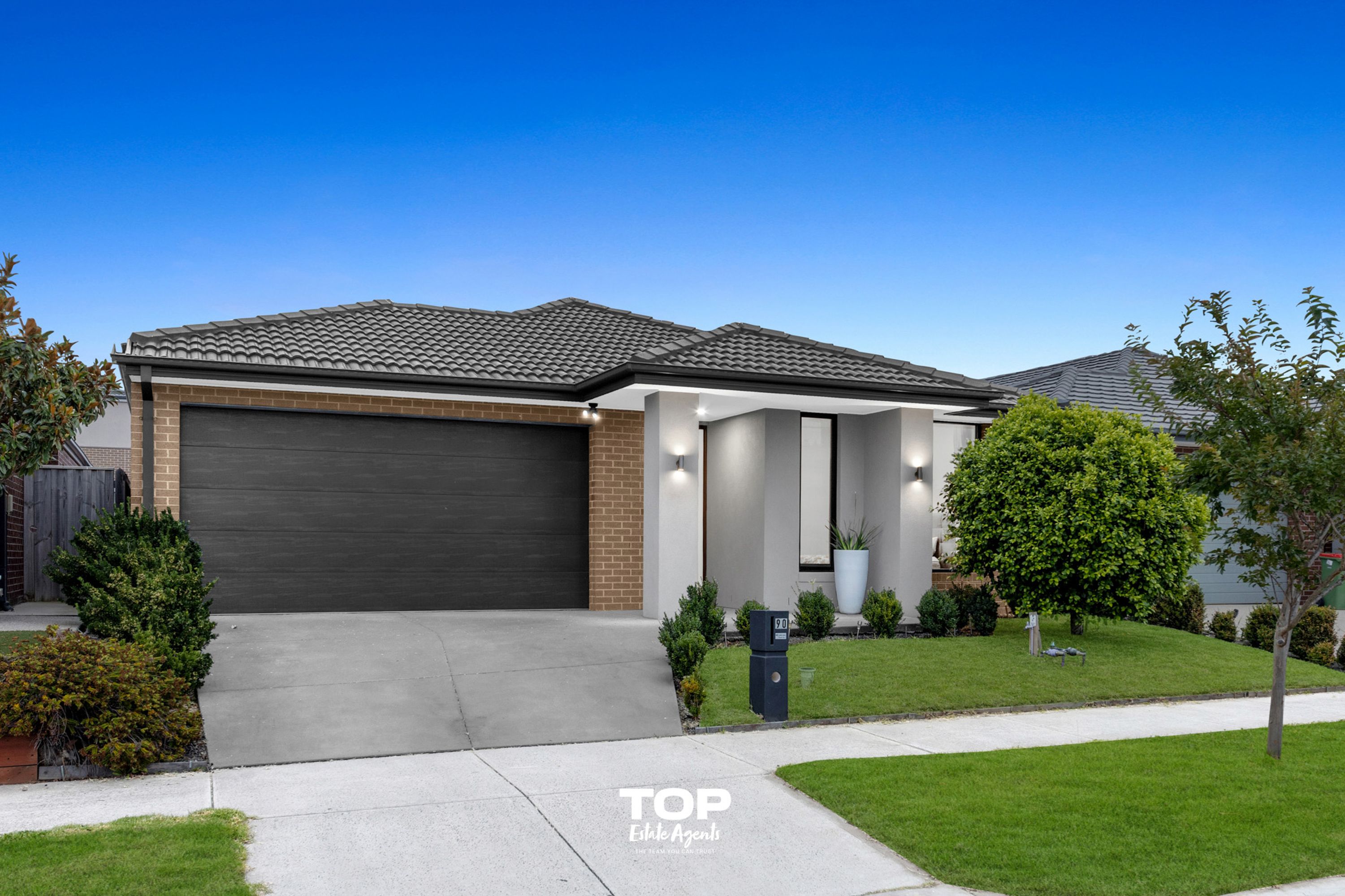 90 Moxham Drive, Clyde North - Thumbnail 3