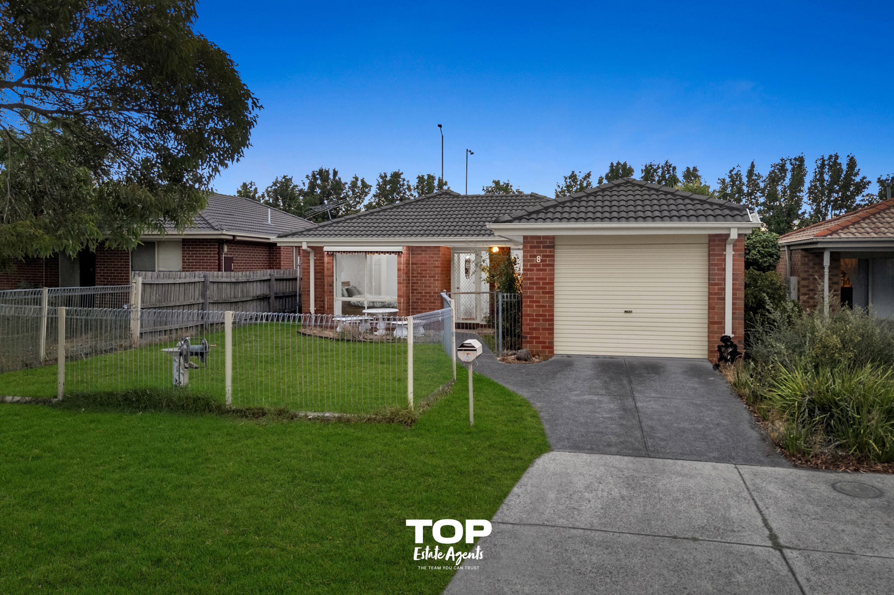 8 Fishburn Place, Cranbourne West - Thumbnail 2
