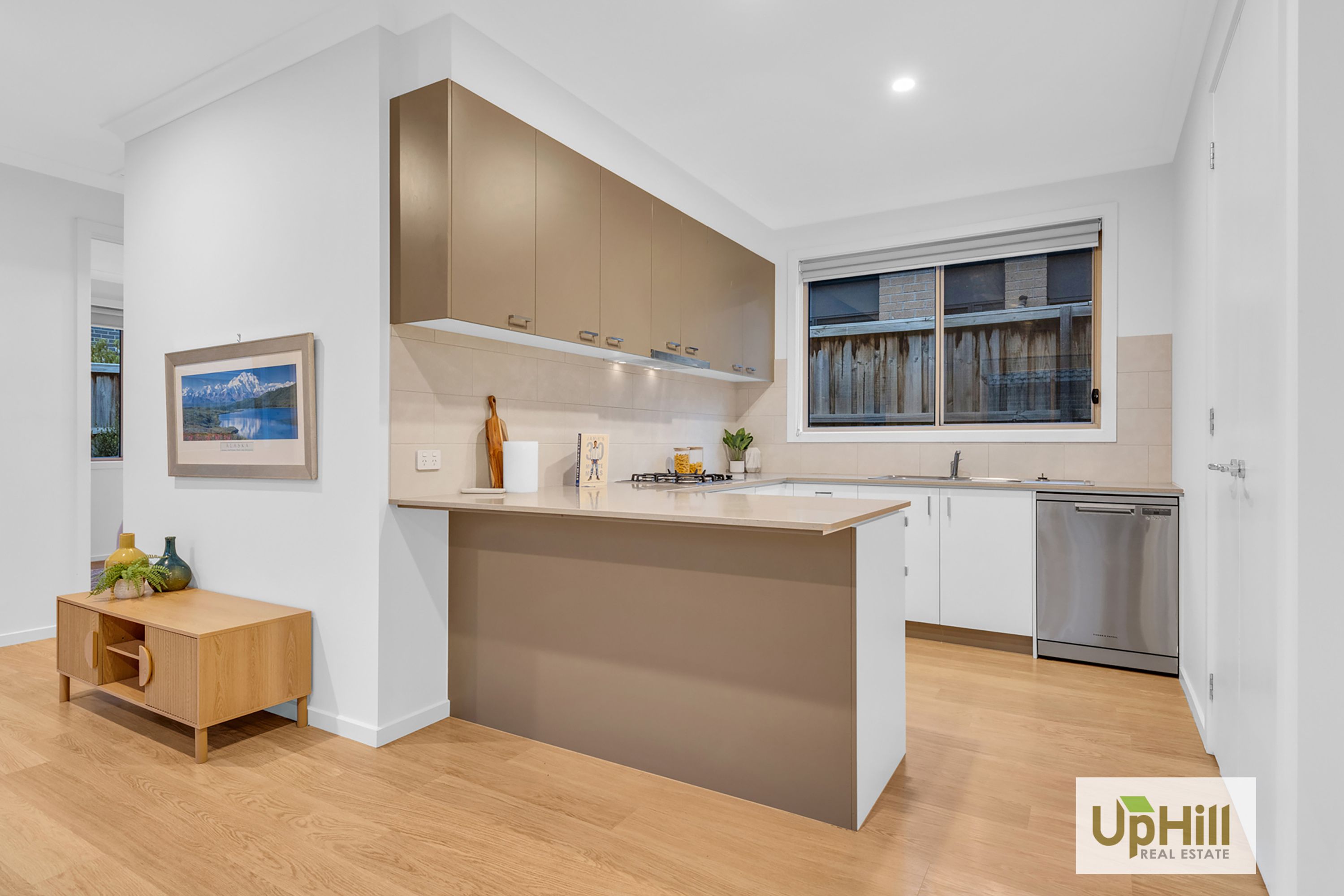 10 Galaxias Court, Clyde North - Thumbnail 6