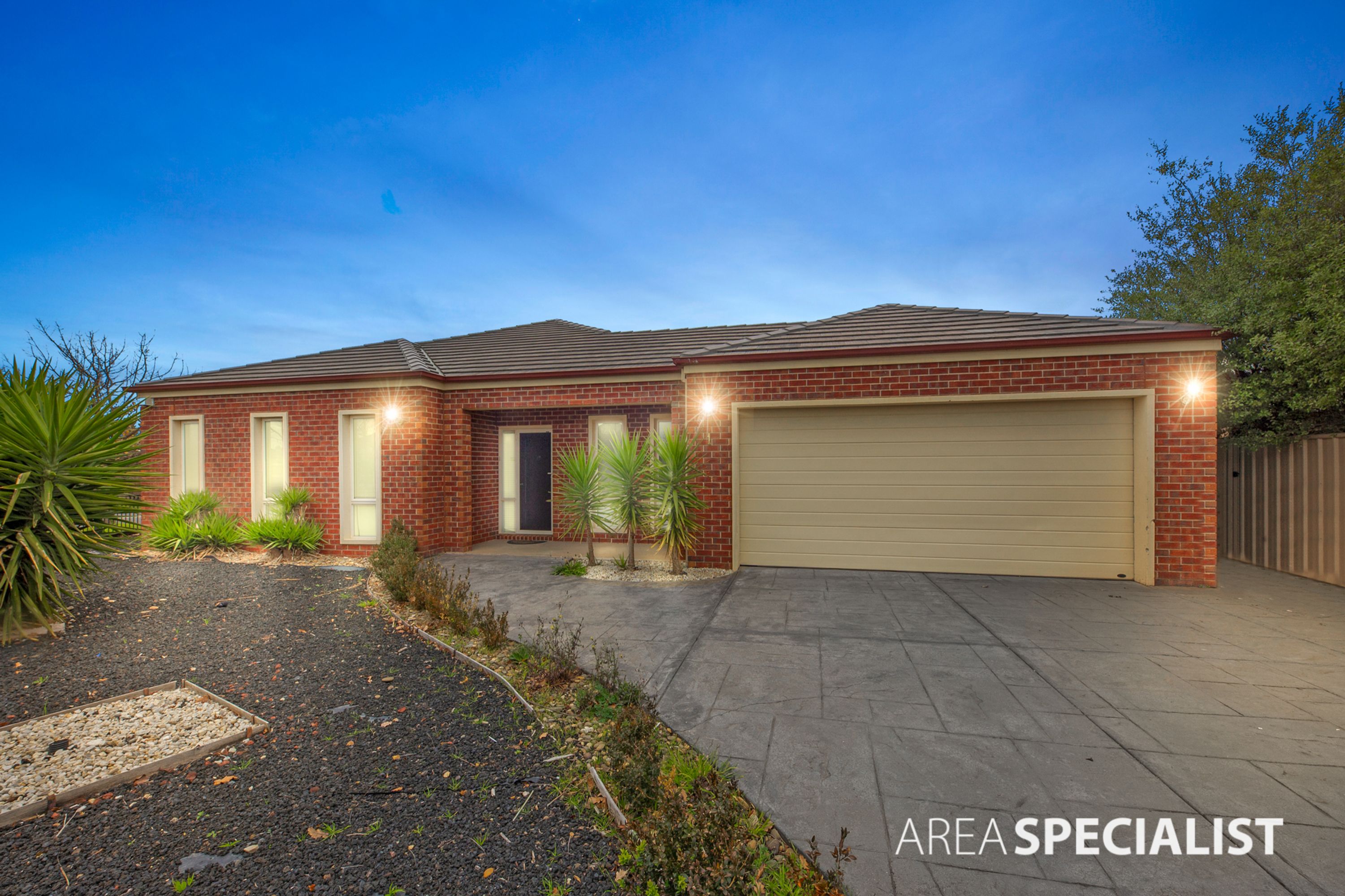 1 Hascombe Drive, Caroline Springs VIC 3023, Caroline Springs - Thumbnail 2