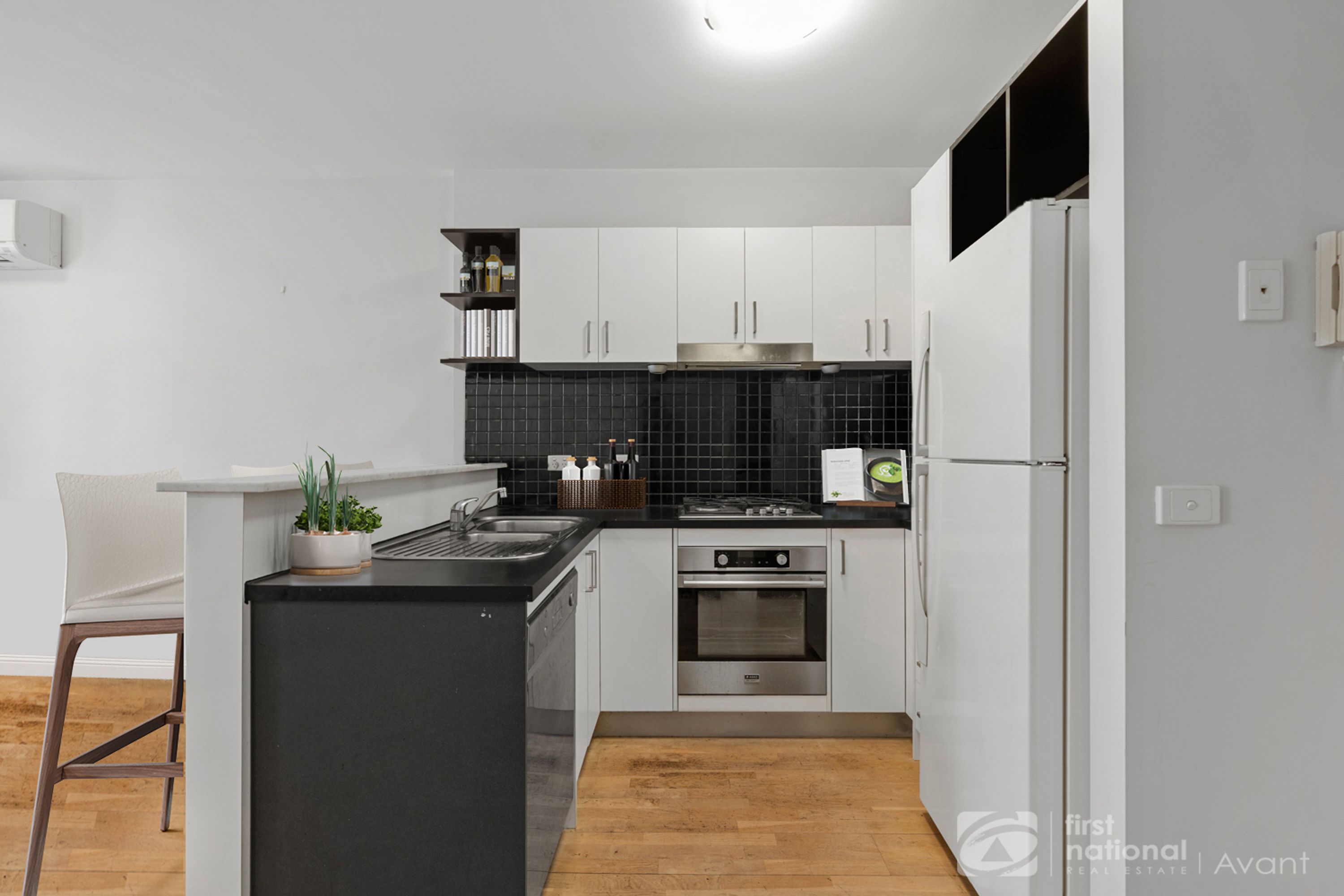 1708/87 Franklin Street, Melbourne - Thumbnail 3