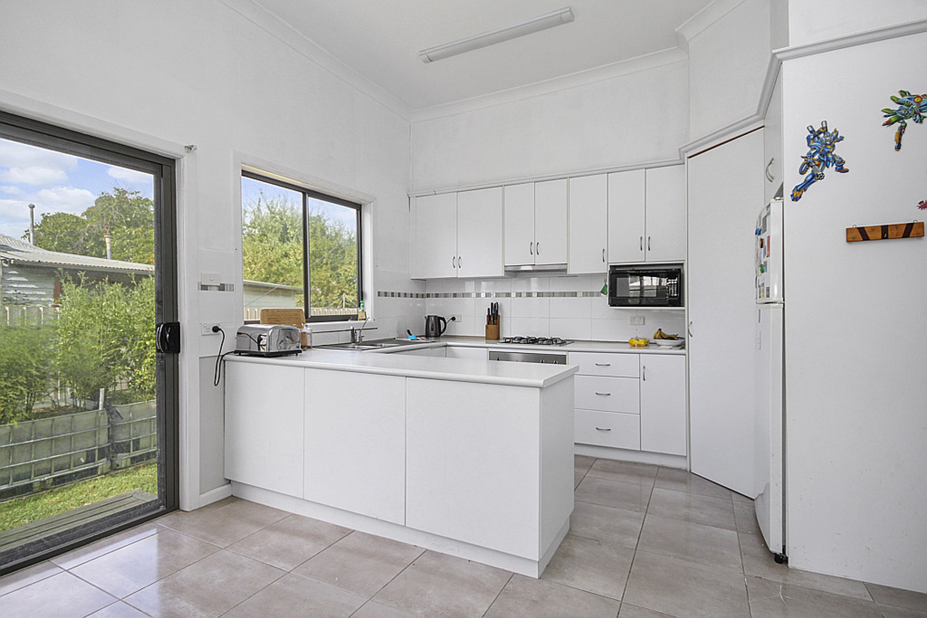 9 Frederick Street, Horsham VIC 3400, Horsham - Thumbnail 2