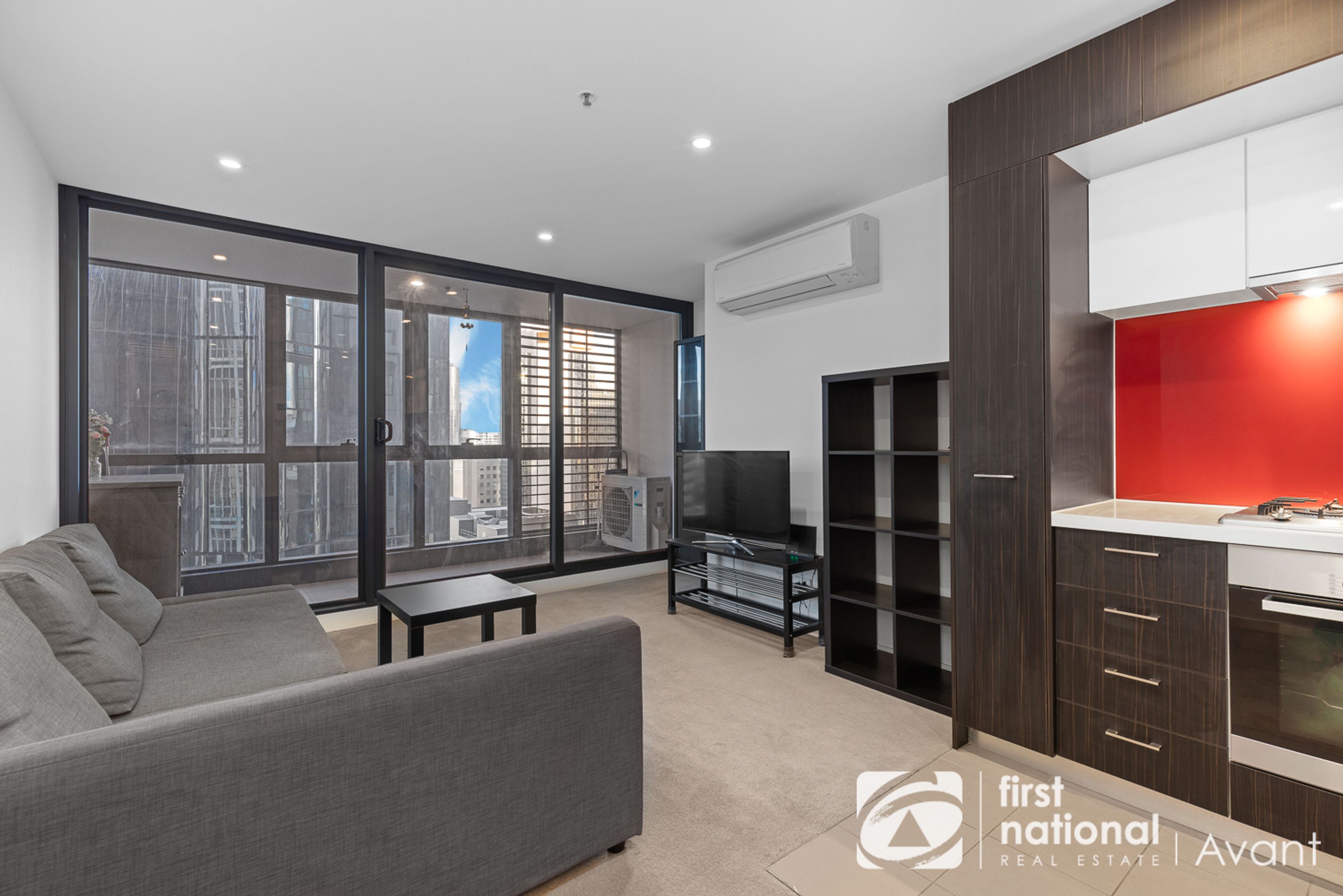2607/5 Sutherland Street, Melbourne - Thumbnail 2