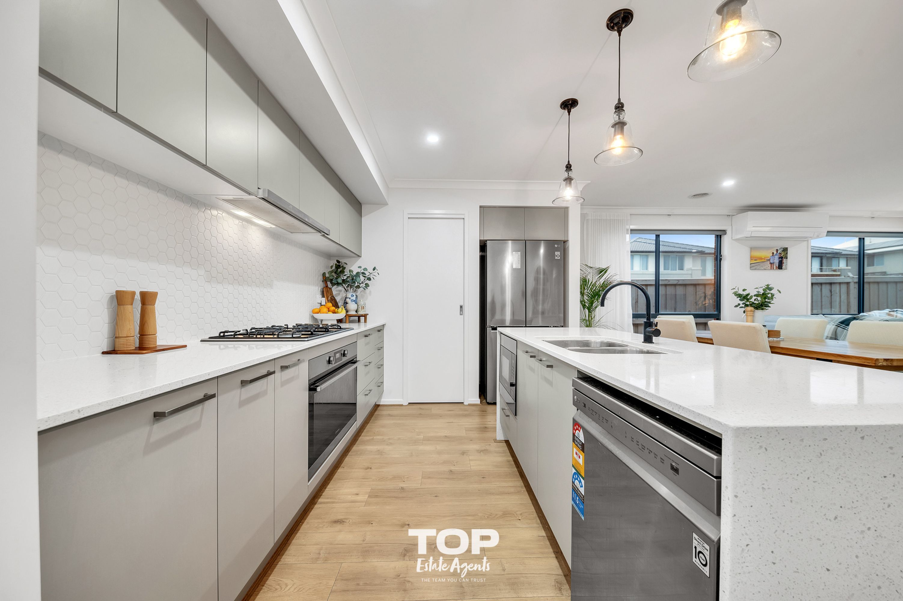 10 Clamoroso Drive, Clyde North - Thumbnail 5