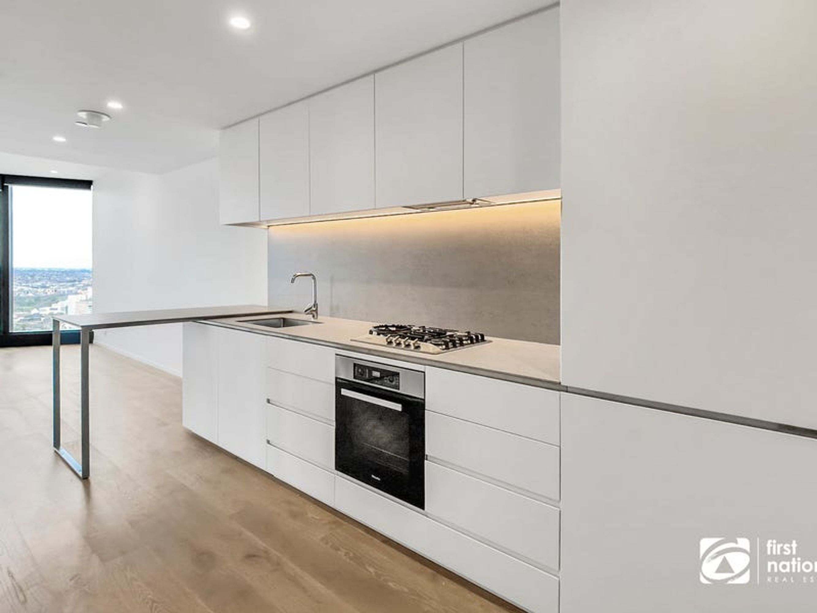 6312/70 Southbank Boulevard, Southbank - Thumbnail 2