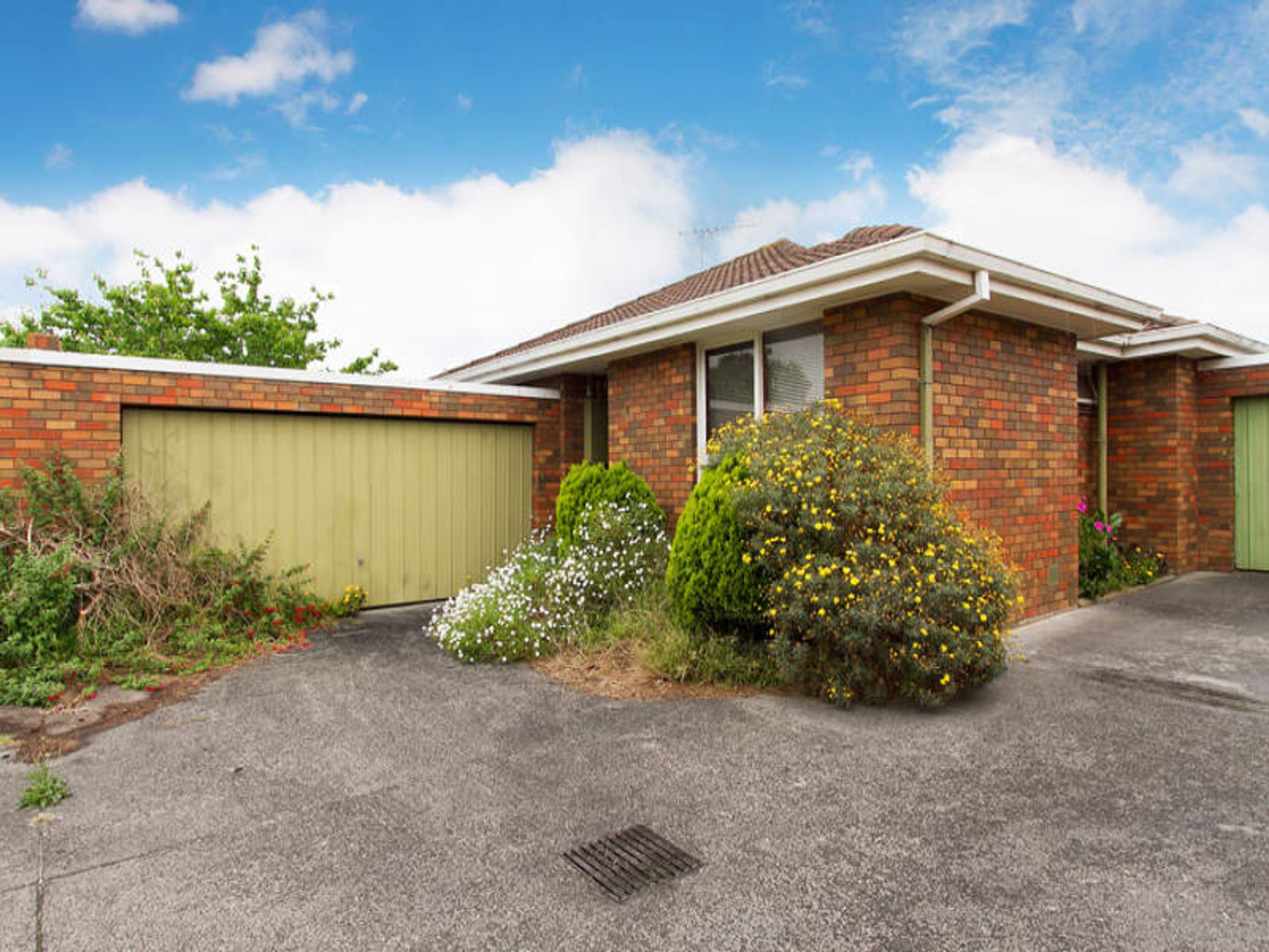 5/8 View Road
