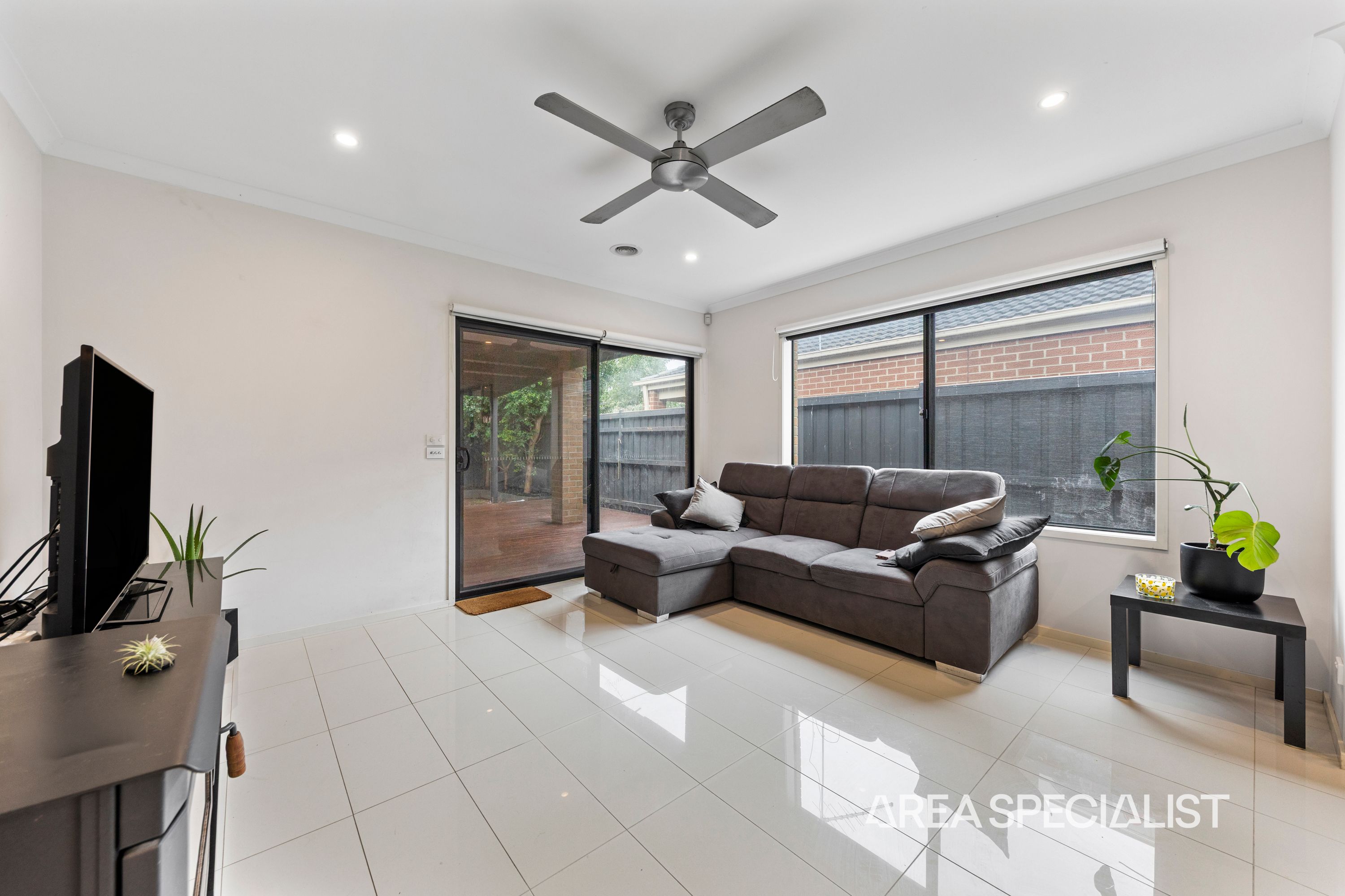 44 Strettle Crescent, Cranbourne North - Thumbnail 4