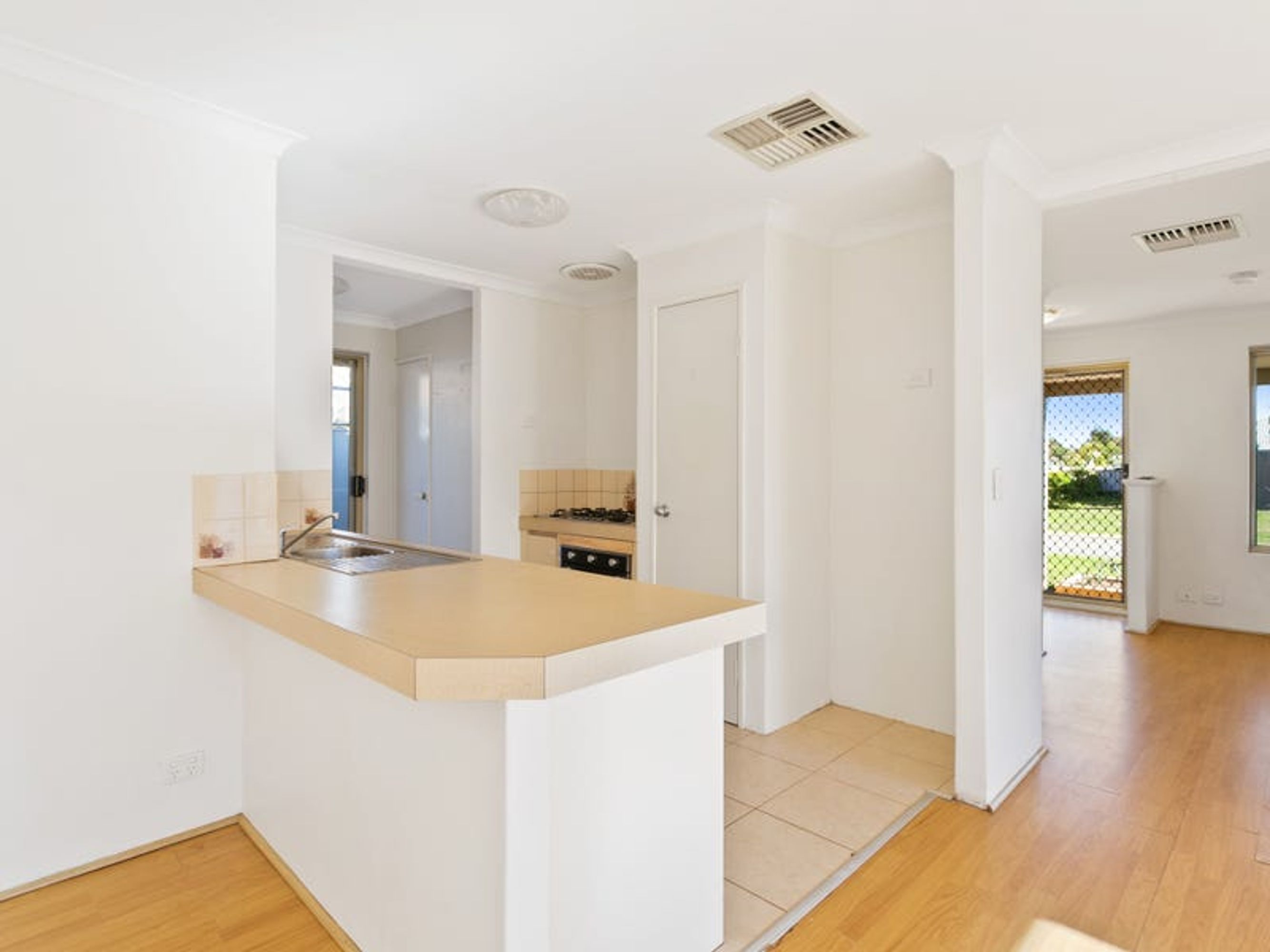 13 Bridal Crescent, Kenwick - Thumbnail 4