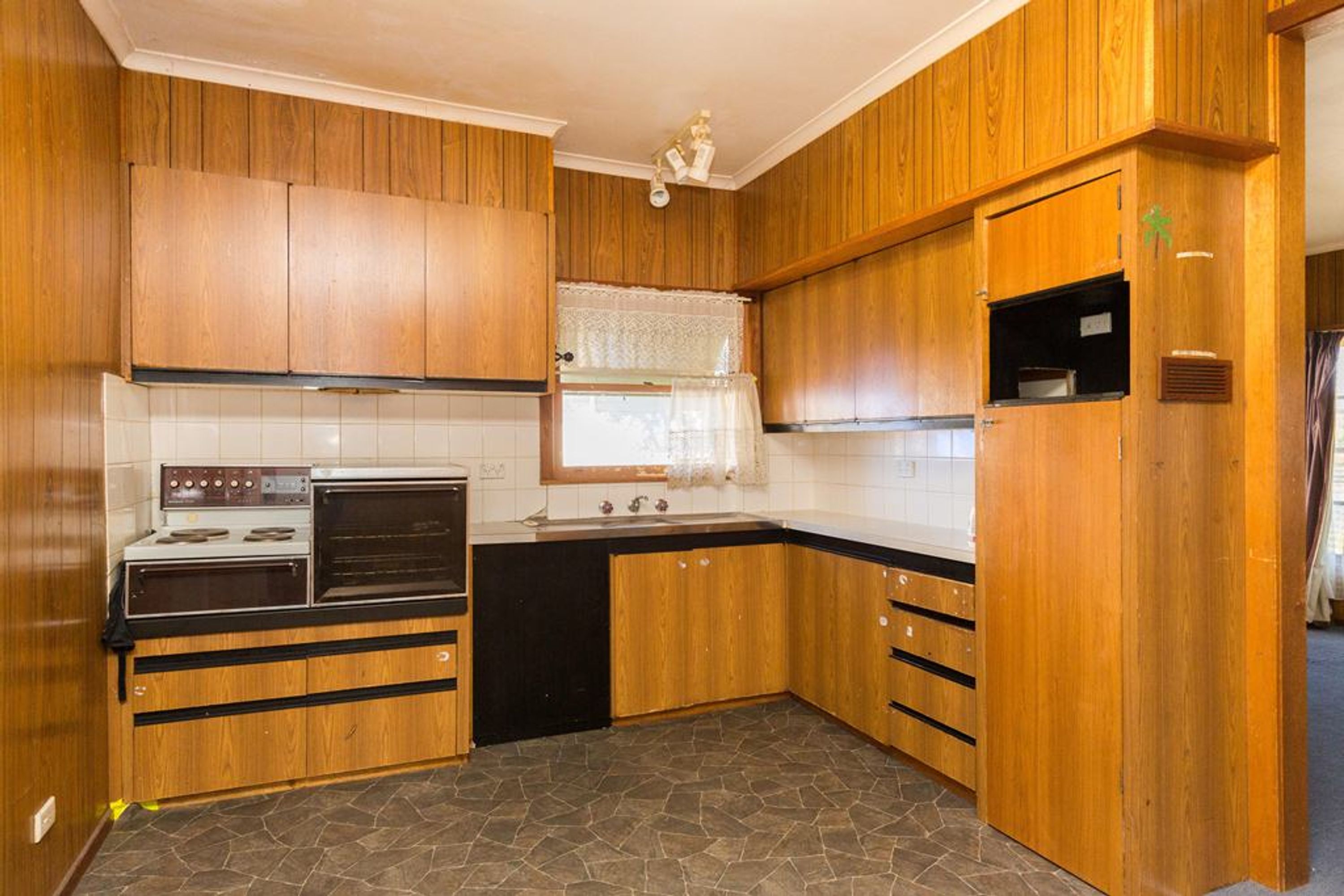 12 Churchill Road, Horsham VIC 3400, Horsham - Thumbnail 2