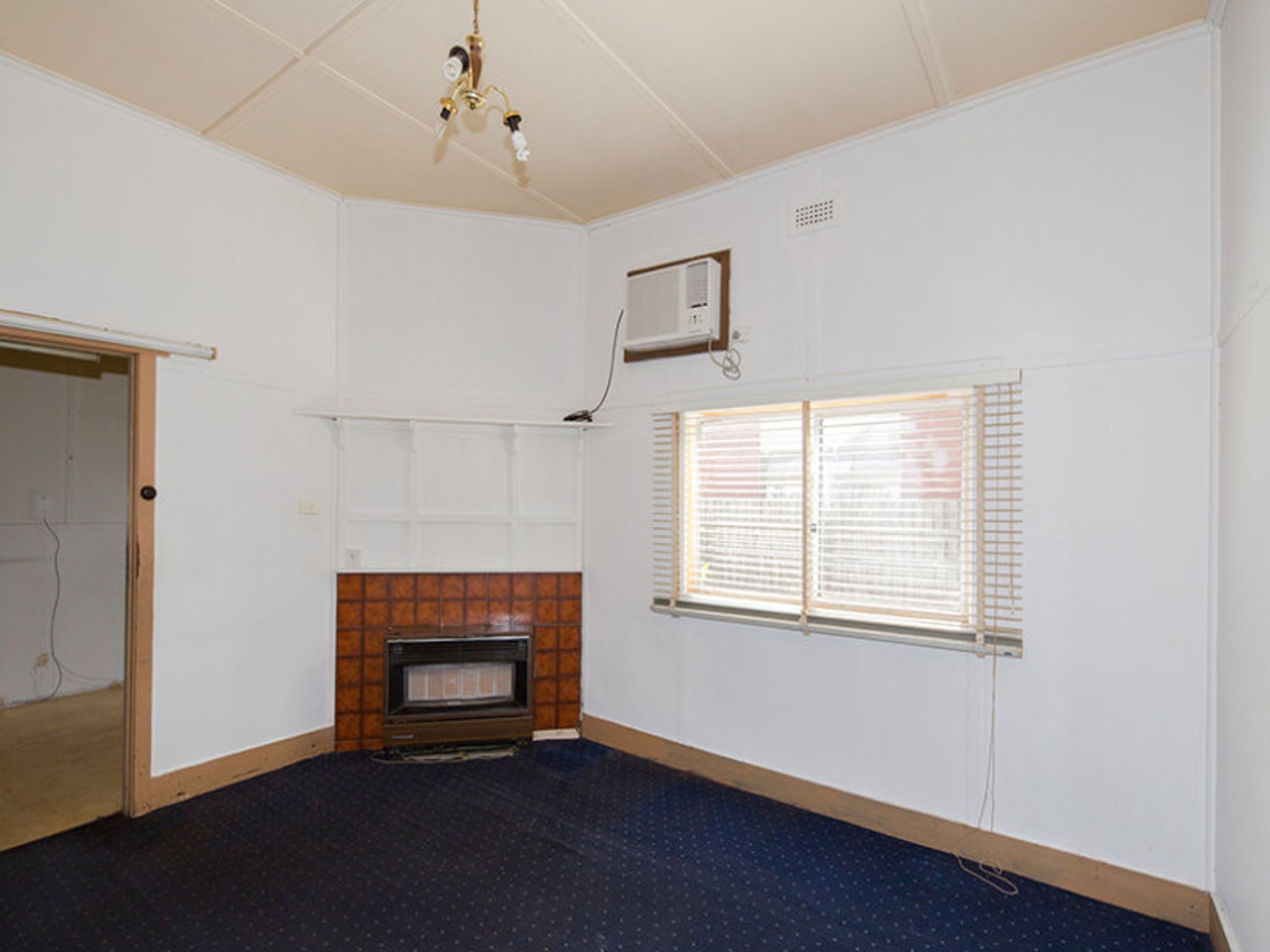 16 Ash Grove, Springvale - Thumbnail 3