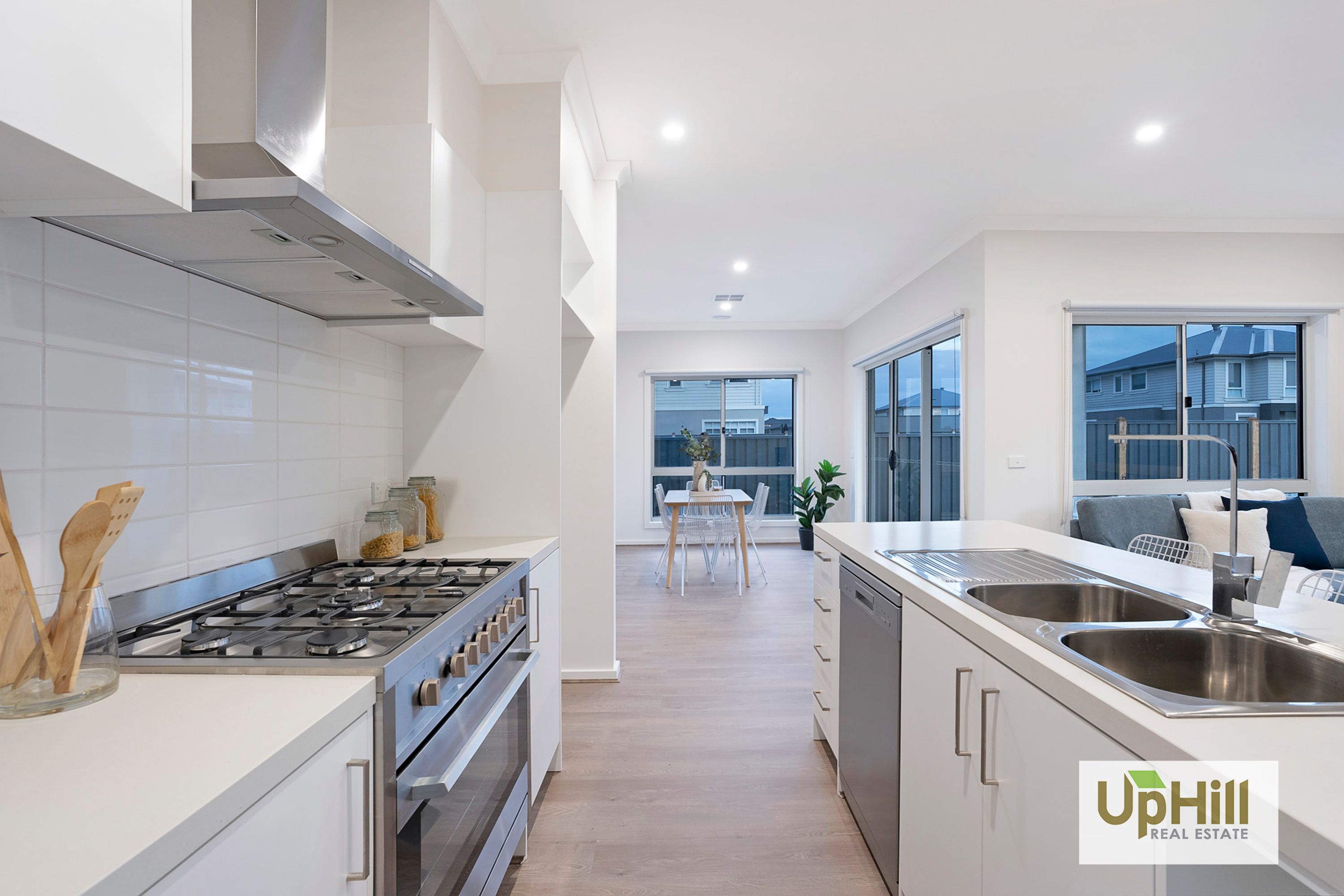 54 Carnelian Circuit, Clyde North - Thumbnail 5