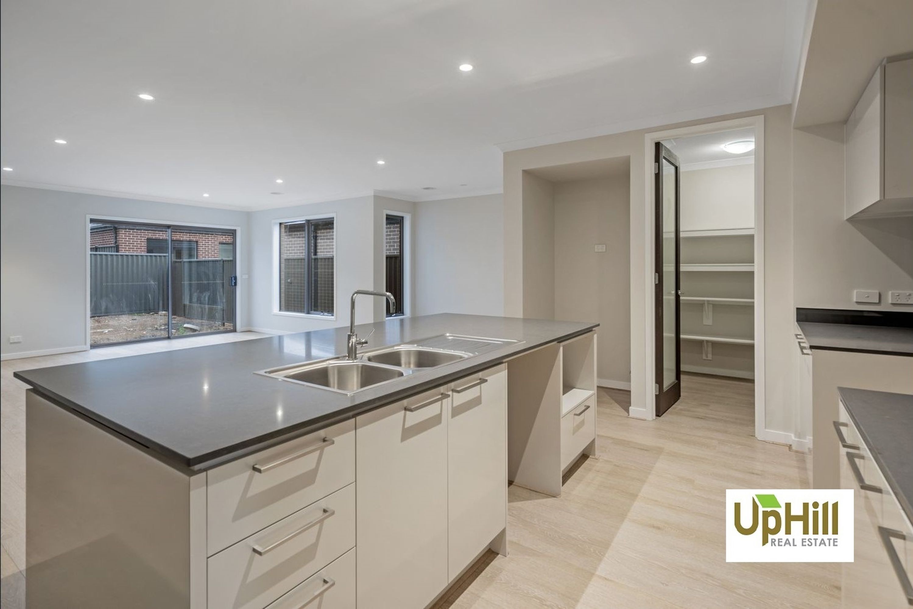 10 Savage Way, Clyde North - Thumbnail 4