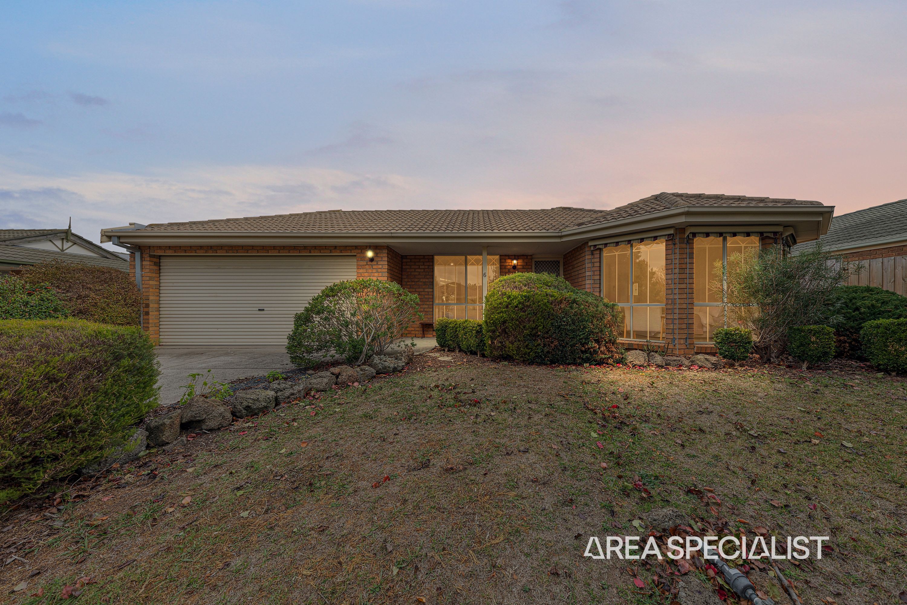 6 Holt Place, Pakenham