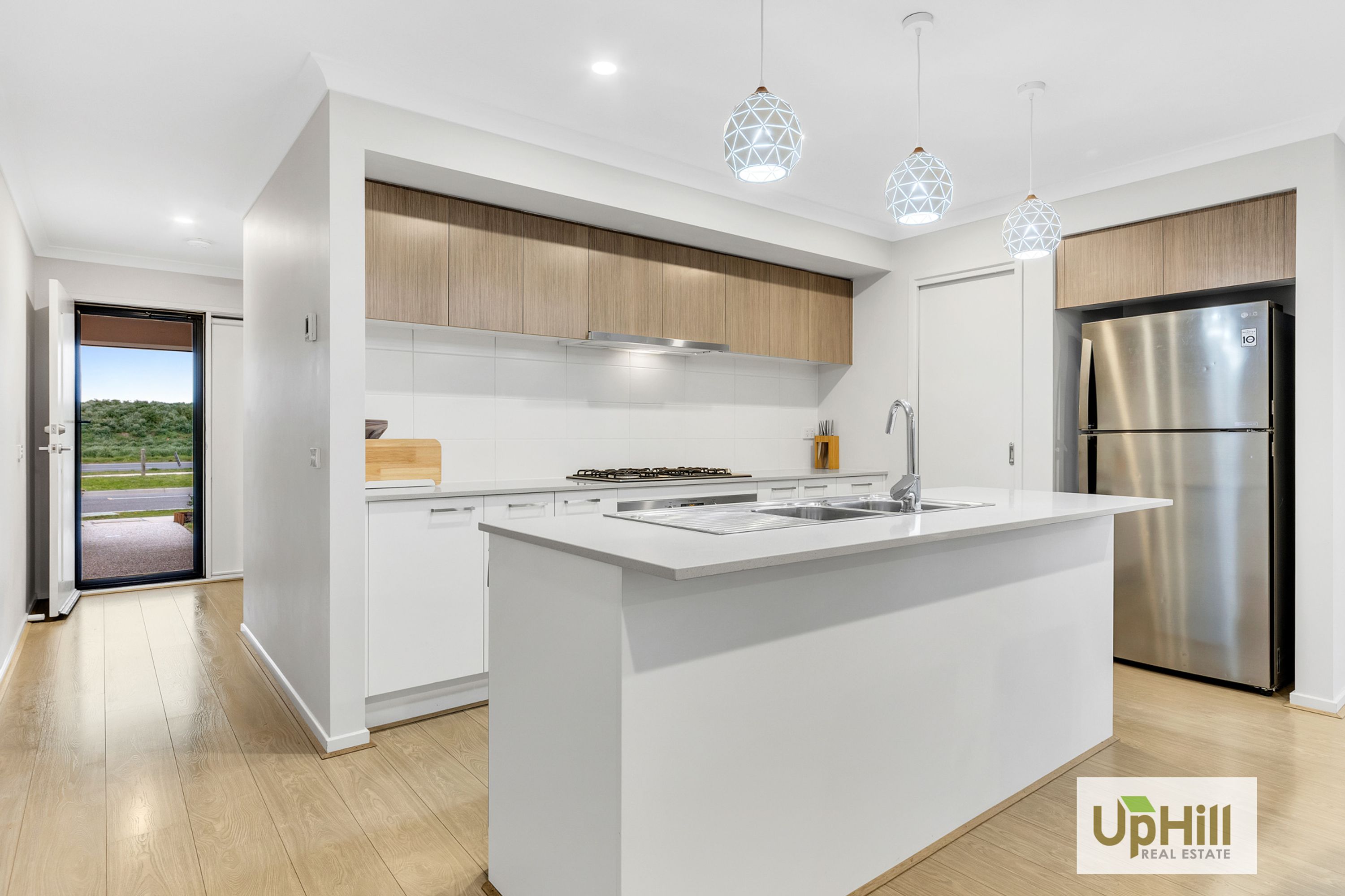 23 Walhallow Drive, Clyde North - Thumbnail 4