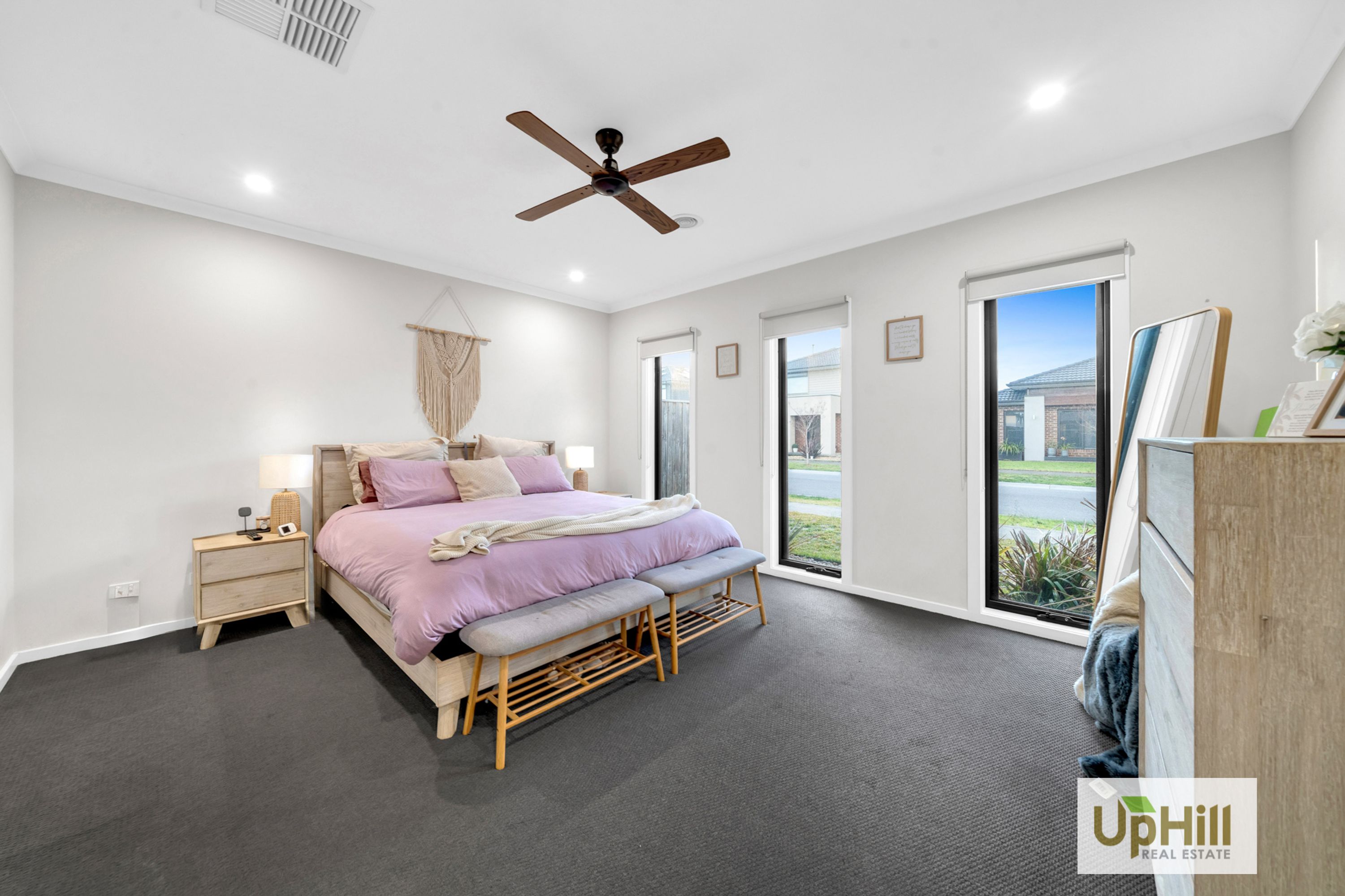 4 Bazadaise Drive, Clyde North - Thumbnail 3