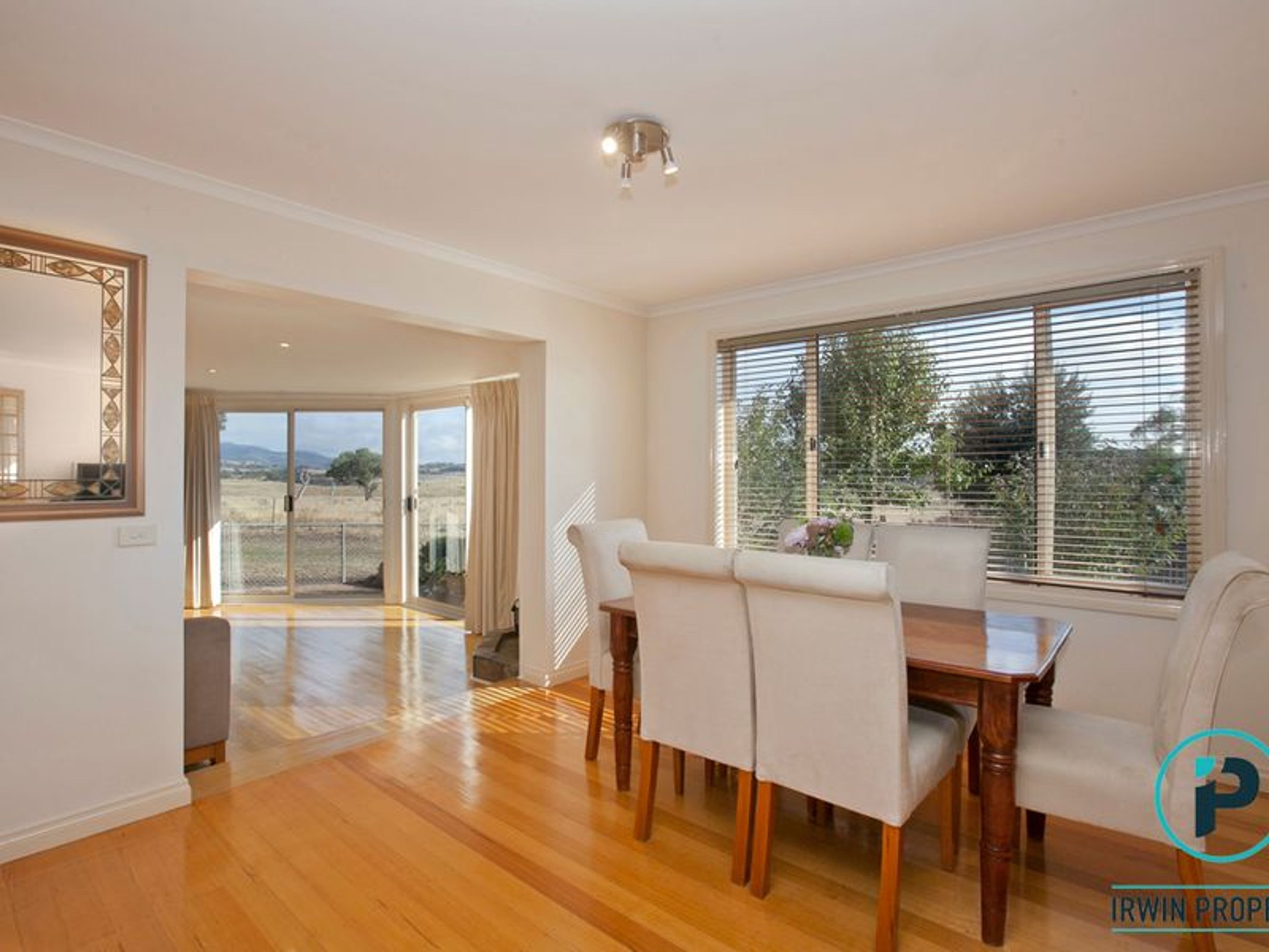 8 Charlton Crescent, Gordon - Thumbnail 7